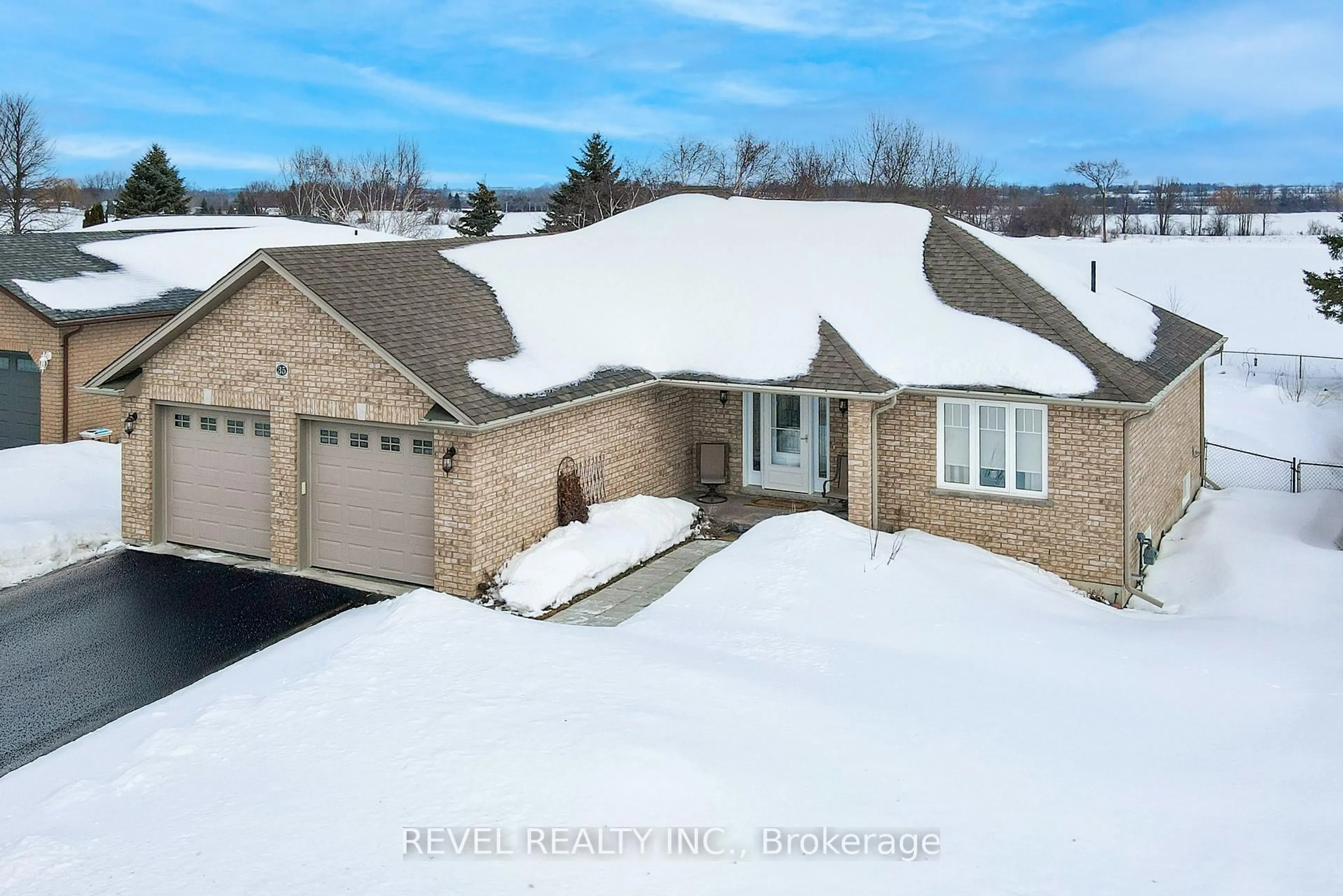 A pic from outside/outdoor area/front of a property/back of a property/a pic from drone, street for 35 Bruce Cres, Kawartha Lakes Ontario K0M 2M0
