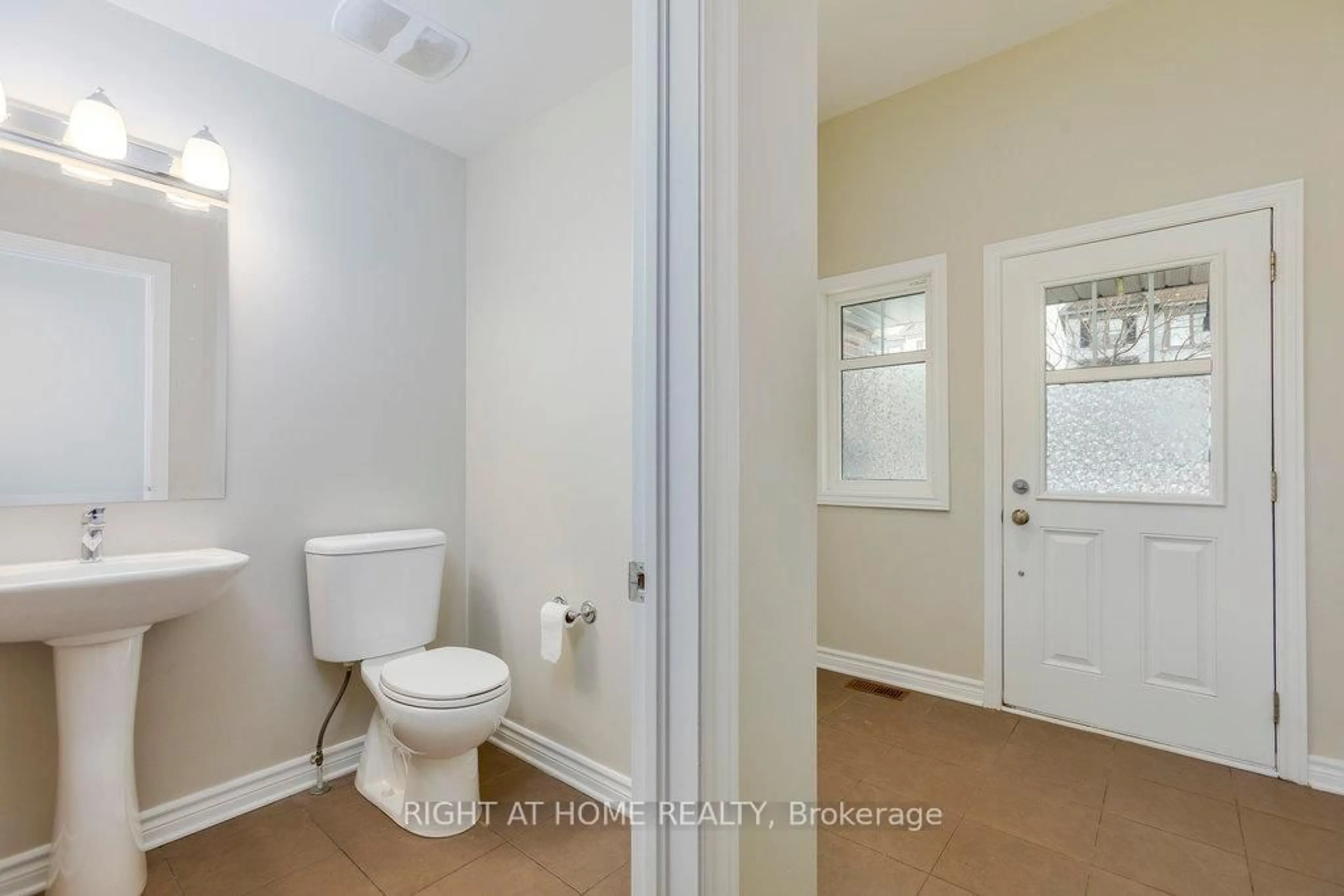 Standard bathroom, unknown for 213 HALYARD Way, Ottawa Ontario K2T 0L2