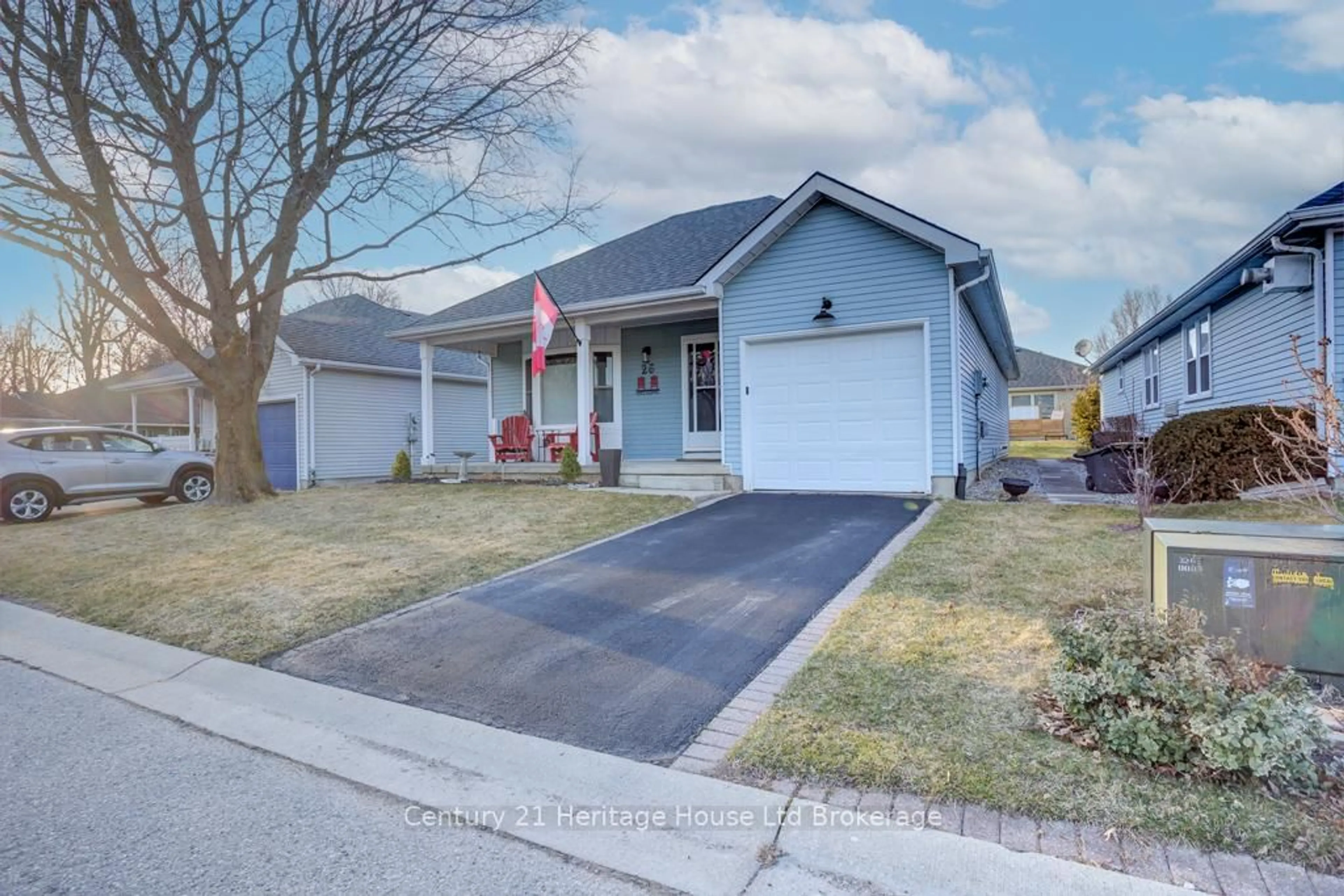 Home with vinyl exterior material, street for 26 Edwin Cres, Tillsonburg Ontario N4G 5H6