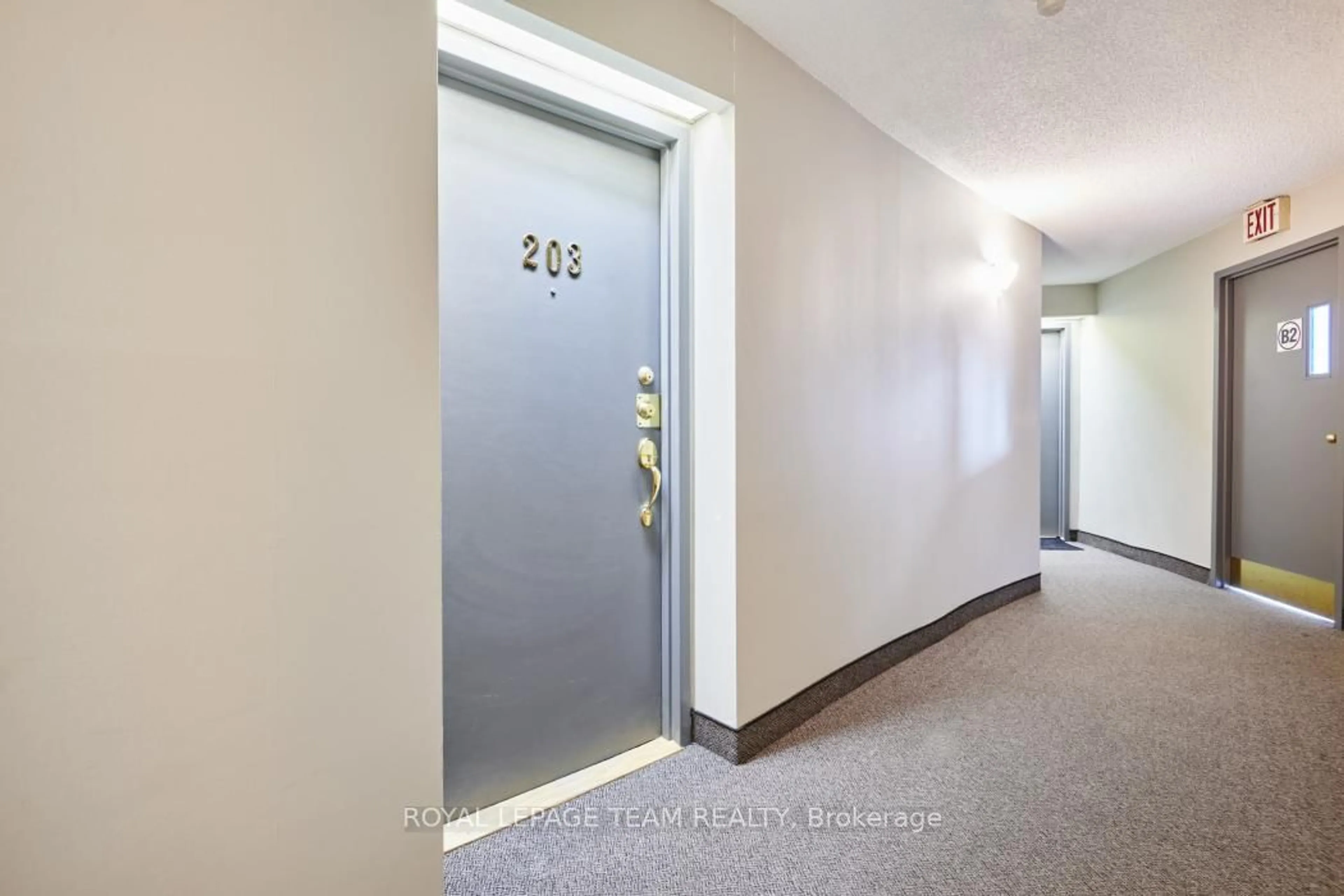 Indoor foyer for 10 Main St #203, Ottawa Ontario K1S 1M9