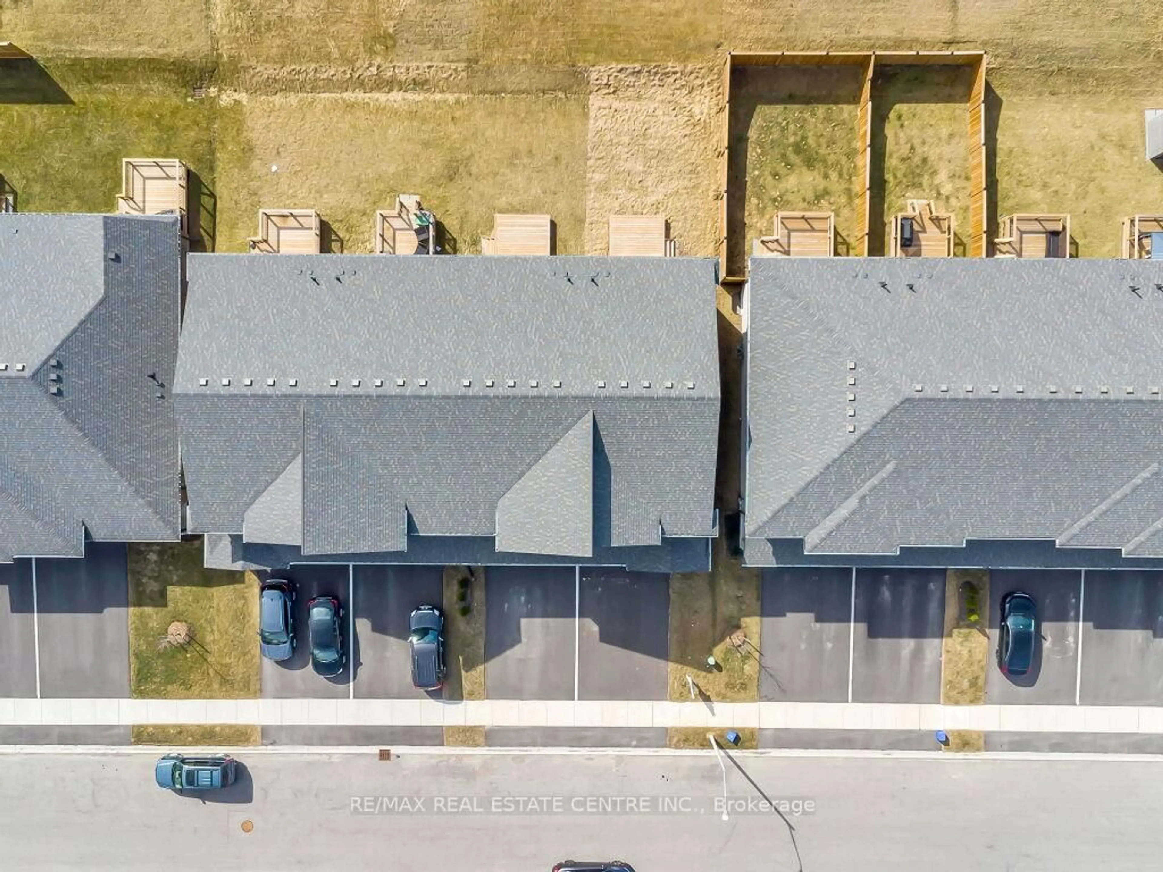 A pic from outside/outdoor area/front of a property/back of a property/a pic from drone, street for 24 Martin St, Tillsonburg Ontario N4G 0K8