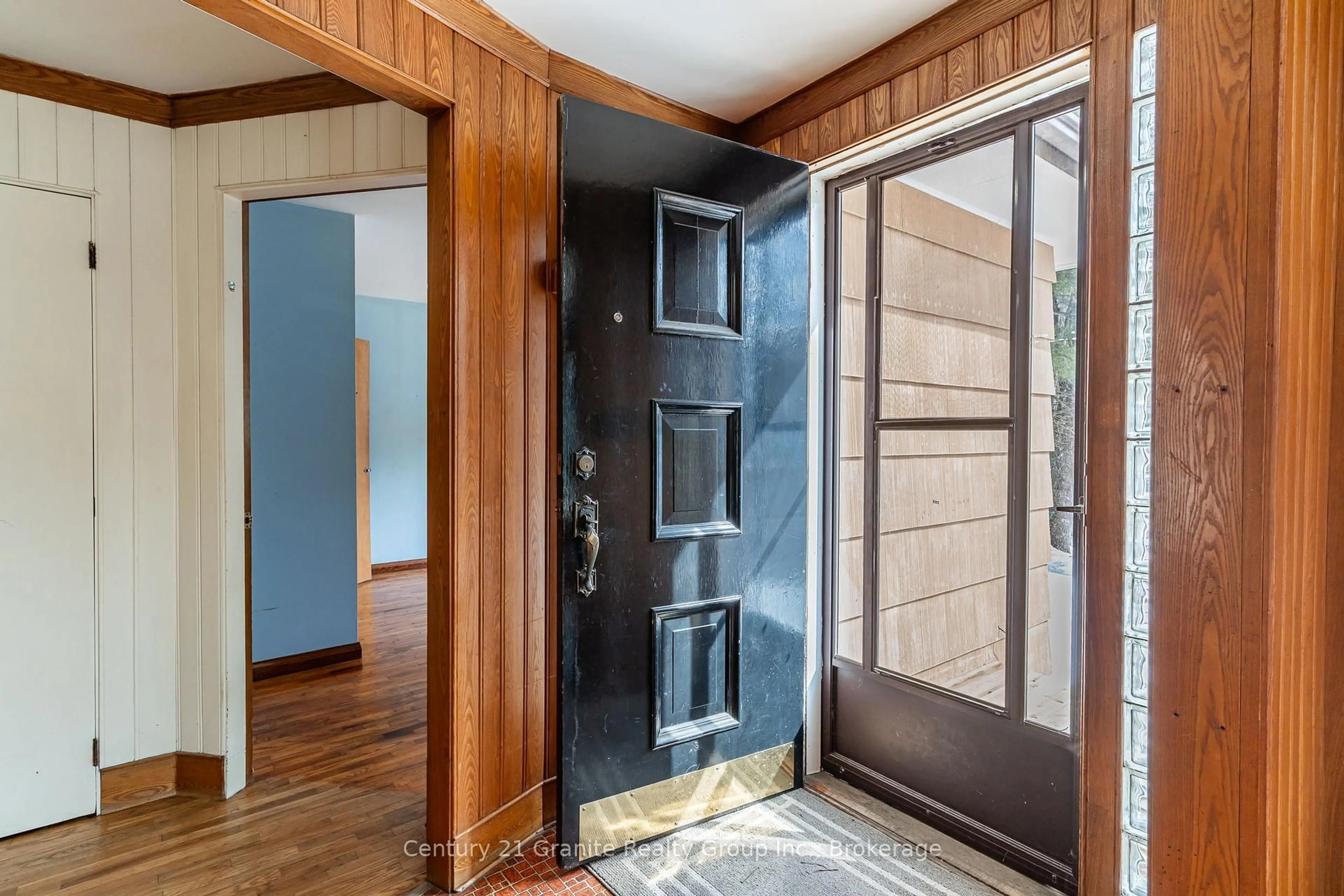 Indoor entryway for 23 Riverside Dr, Dysart et al Ontario K0M 1S0