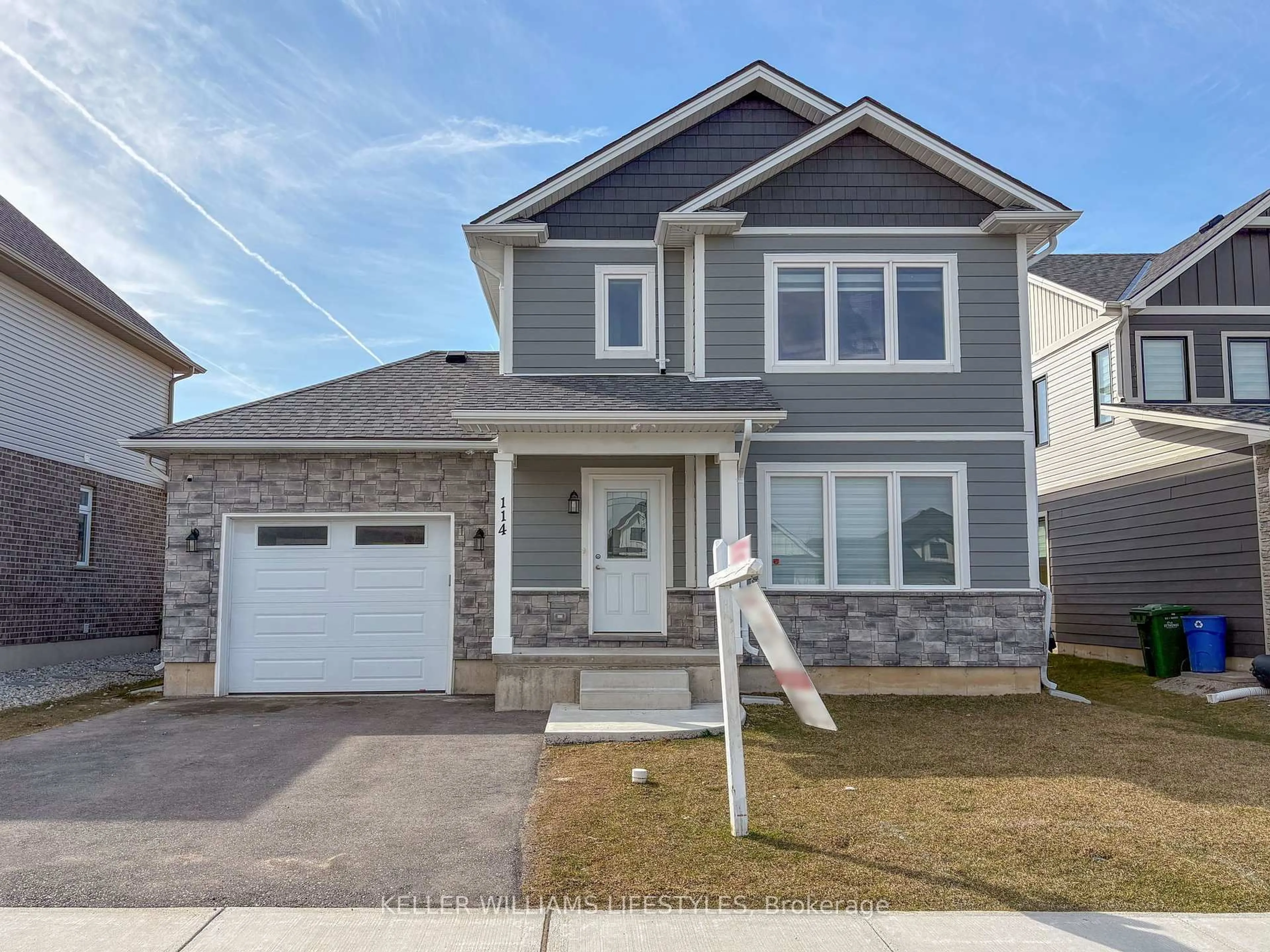 Home with vinyl exterior material, street for 114 Renaissance Dr, St. Thomas Ontario N5R 0K1