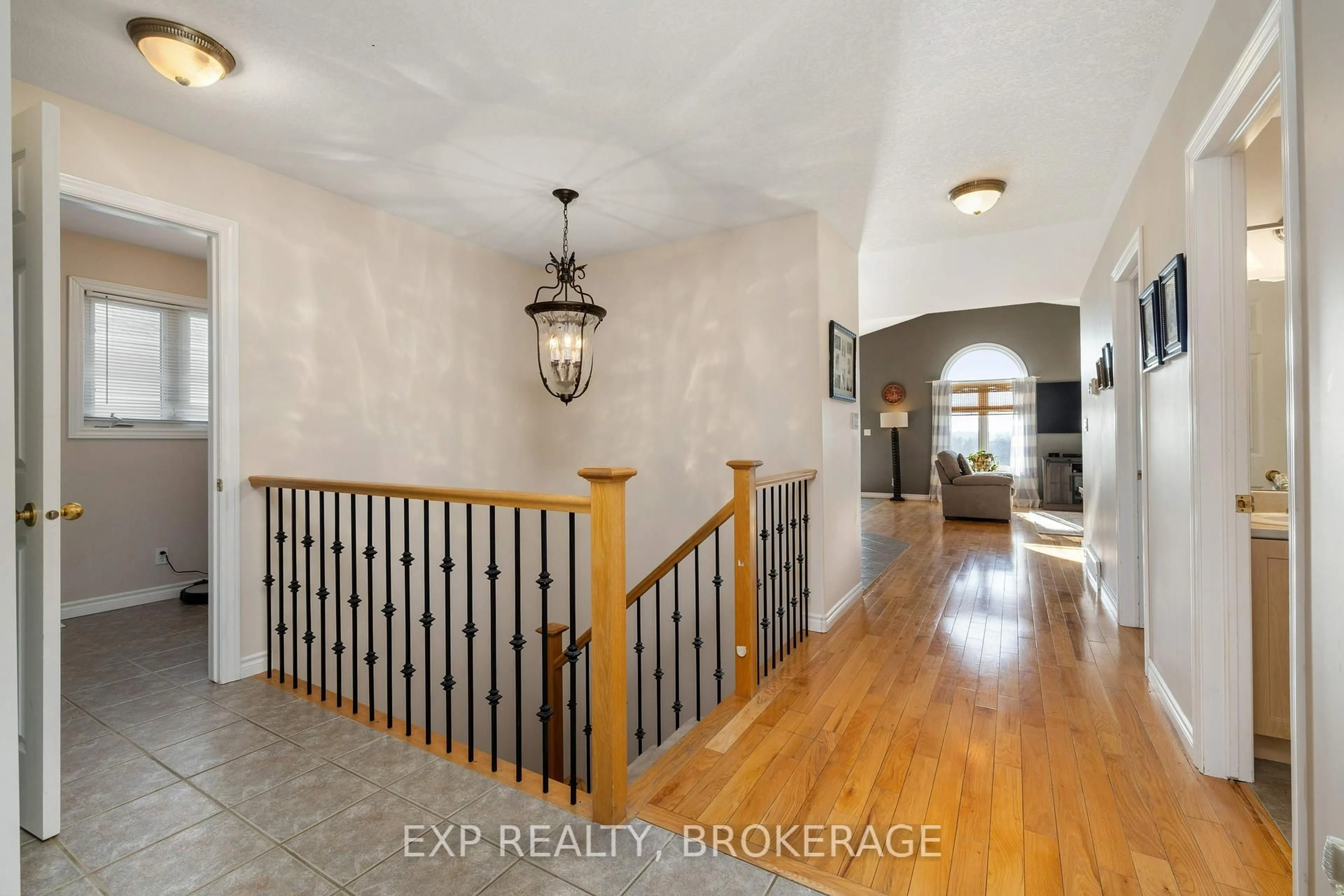 Indoor entryway for 760 Tanner Dr, Kingston Ontario K7M 9G7