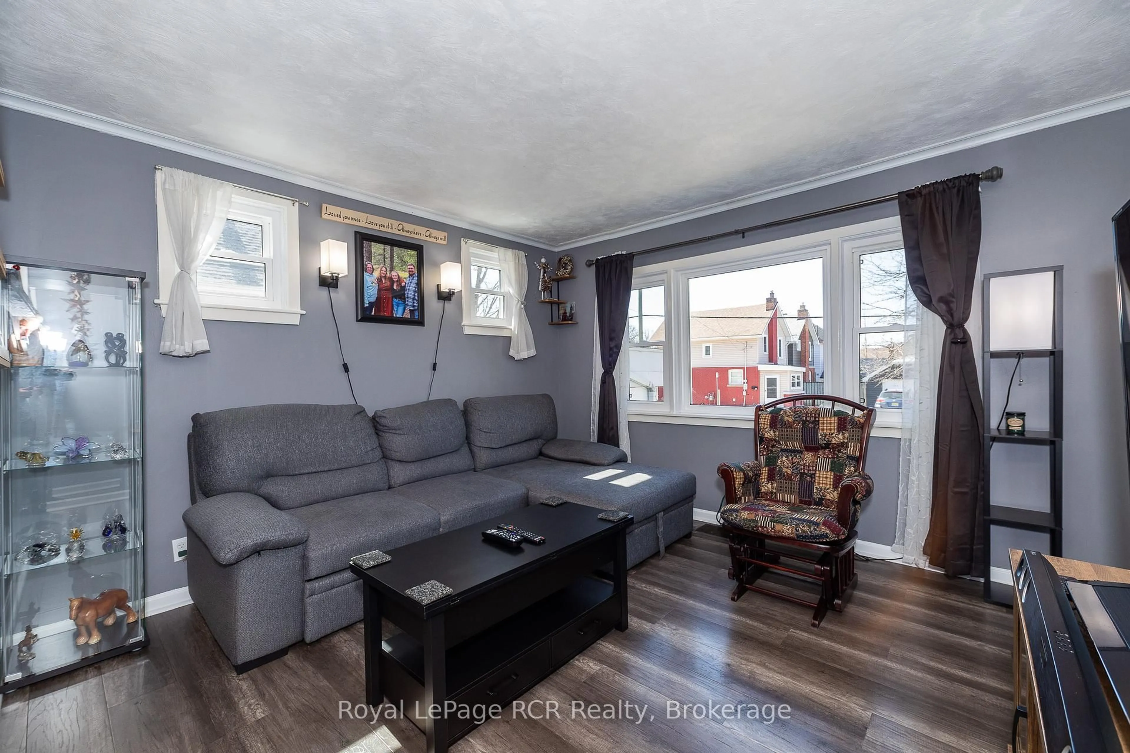 Living room with furniture, wood/laminate floor for 807 7th Ave, Owen Sound Ontario N4K 2Y4