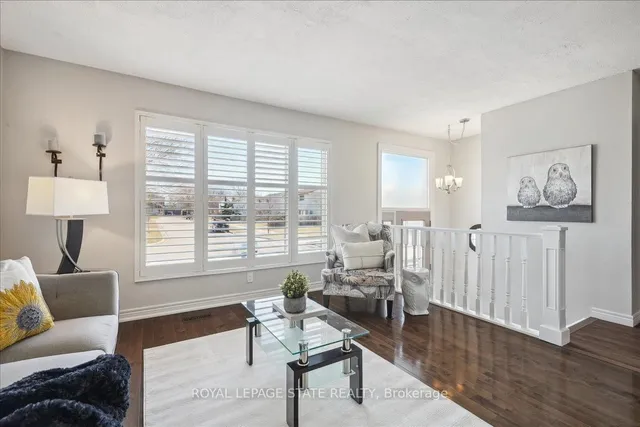 Additional image 36 of 43 Yorkdale Cres