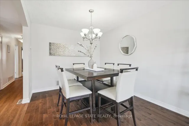 Additional image 34 of 43 Yorkdale Cres