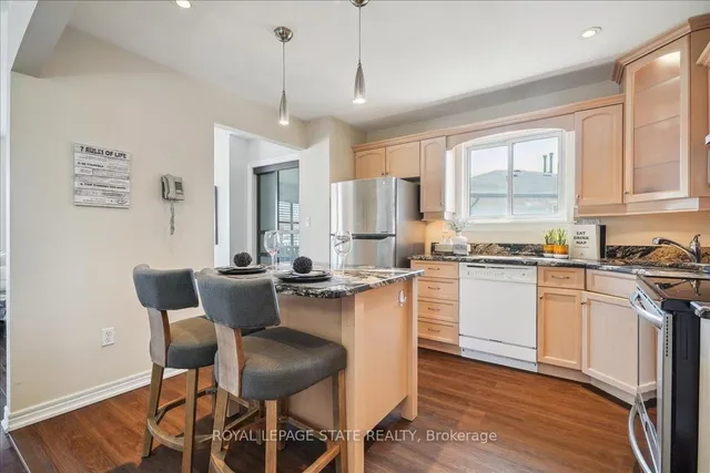 Additional image 31 of 43 Yorkdale Cres
