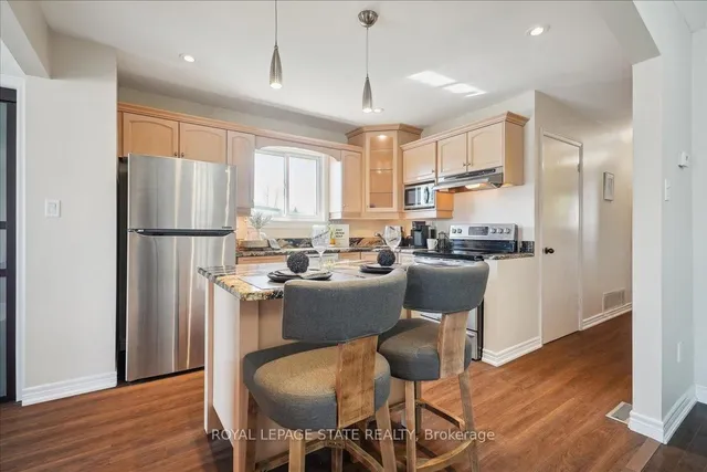 Additional image 30 of 43 Yorkdale Cres
