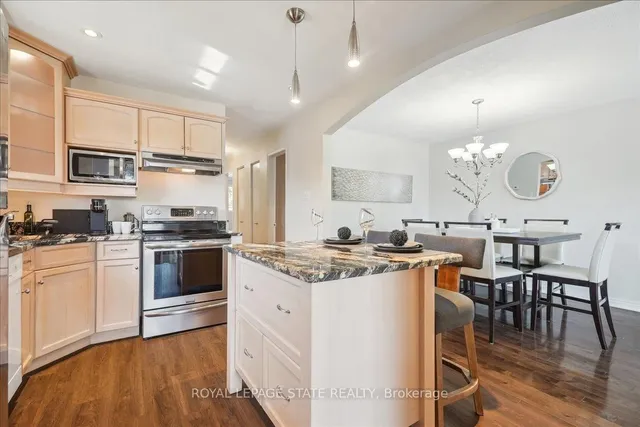 Additional image 27 of 43 Yorkdale Cres