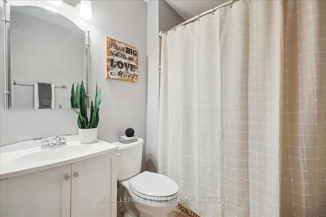 Additional image 22 of 43 Yorkdale Cres
