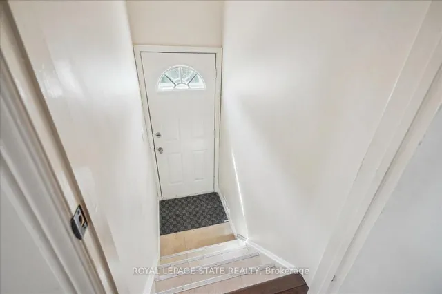 Additional image 21 of 43 Yorkdale Cres