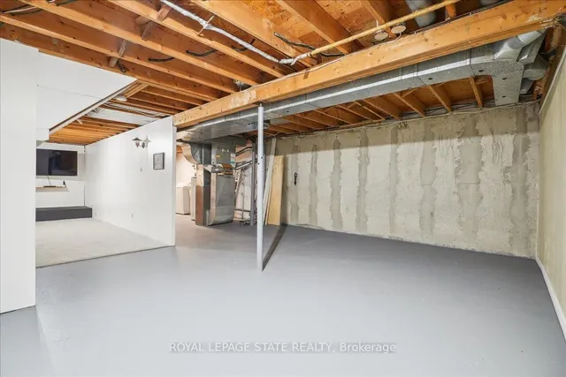 Additional image 20 of 43 Yorkdale Cres
