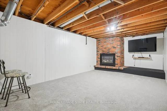 Additional image 18 of 43 Yorkdale Cres