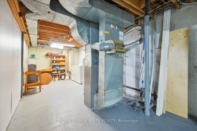 Additional image 16 of 43 Yorkdale Cres