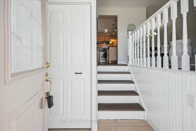Additional image 40 of 43 Yorkdale Cres