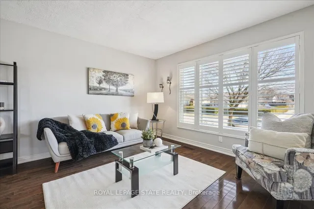 Additional image 37 of 43 Yorkdale Cres