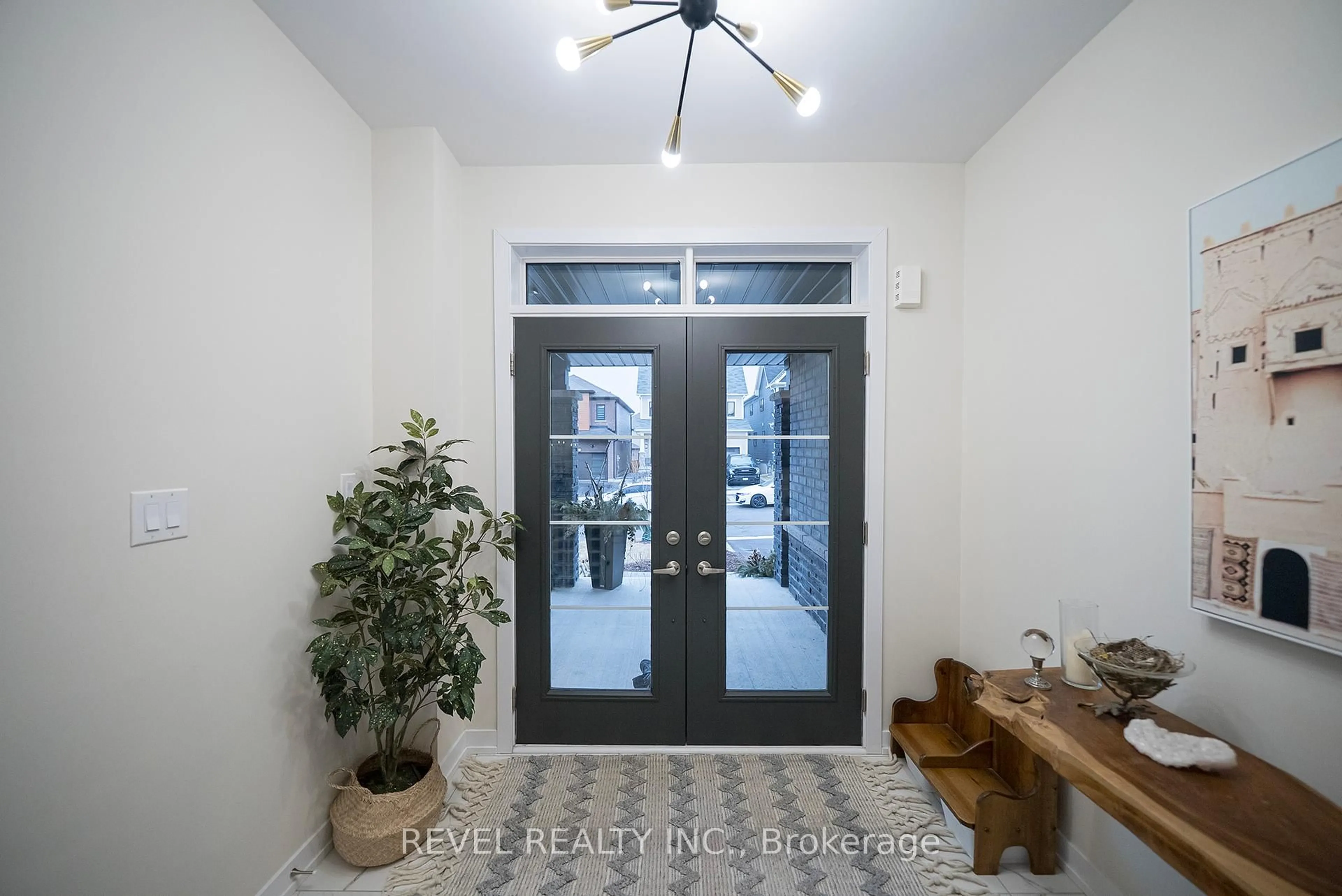 Indoor entryway for 63 Santos Dr, Haldimand Ontario N3W 0H2