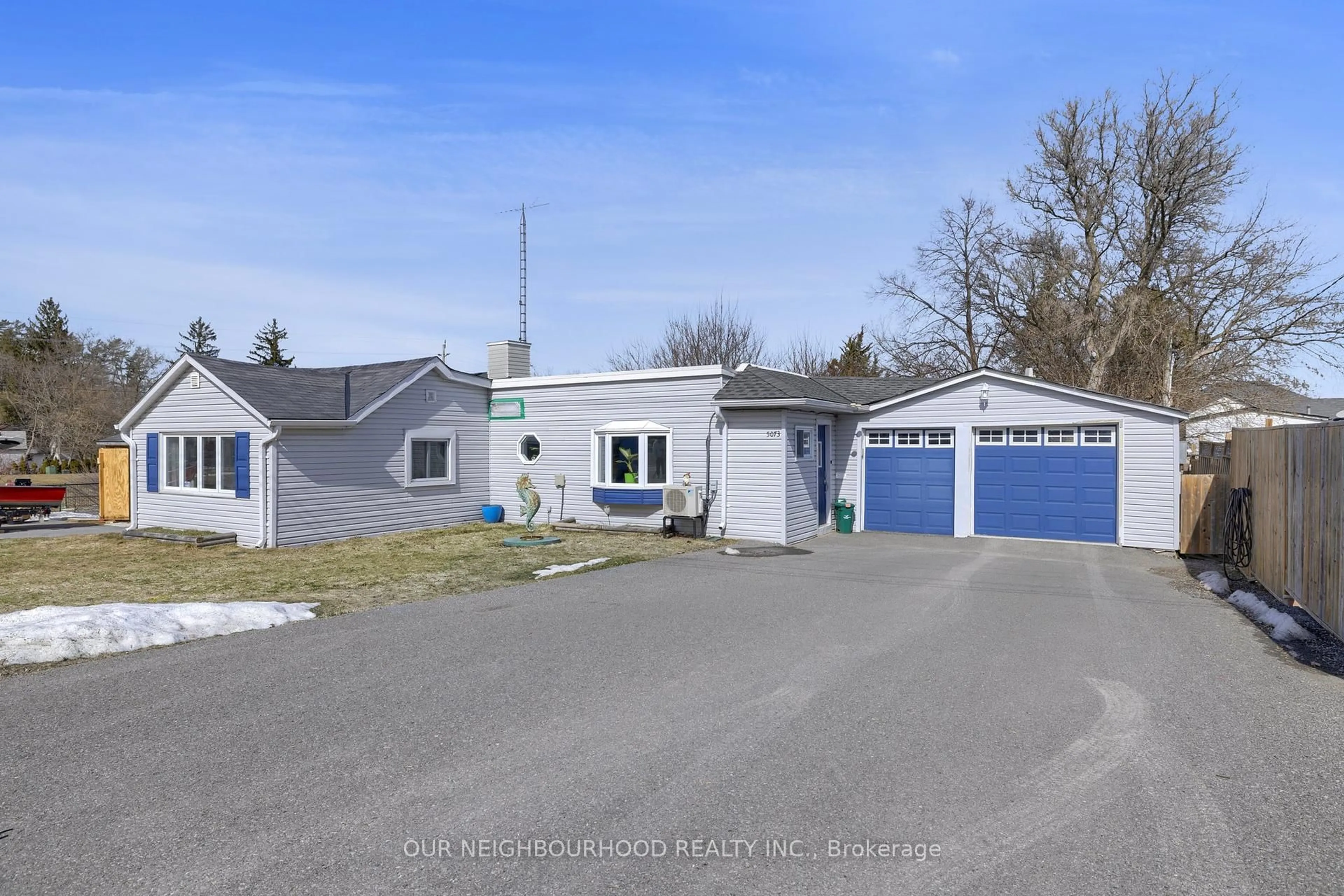 A pic from outside/outdoor area/front of a property/back of a property/a pic from drone, street for 5073 Oak St, Hamilton Township Ontario K0L 1E0