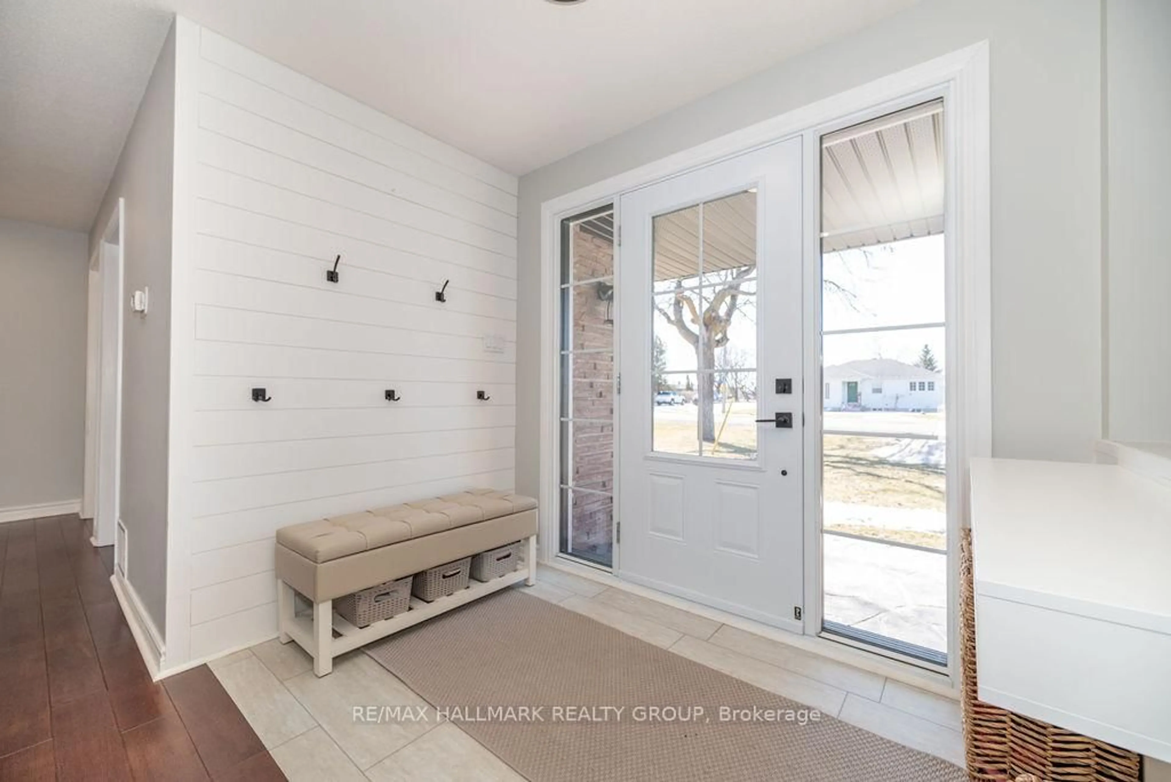 Indoor entryway for 3780 Loggers Way, Kinburn Ontario K0A 2H0