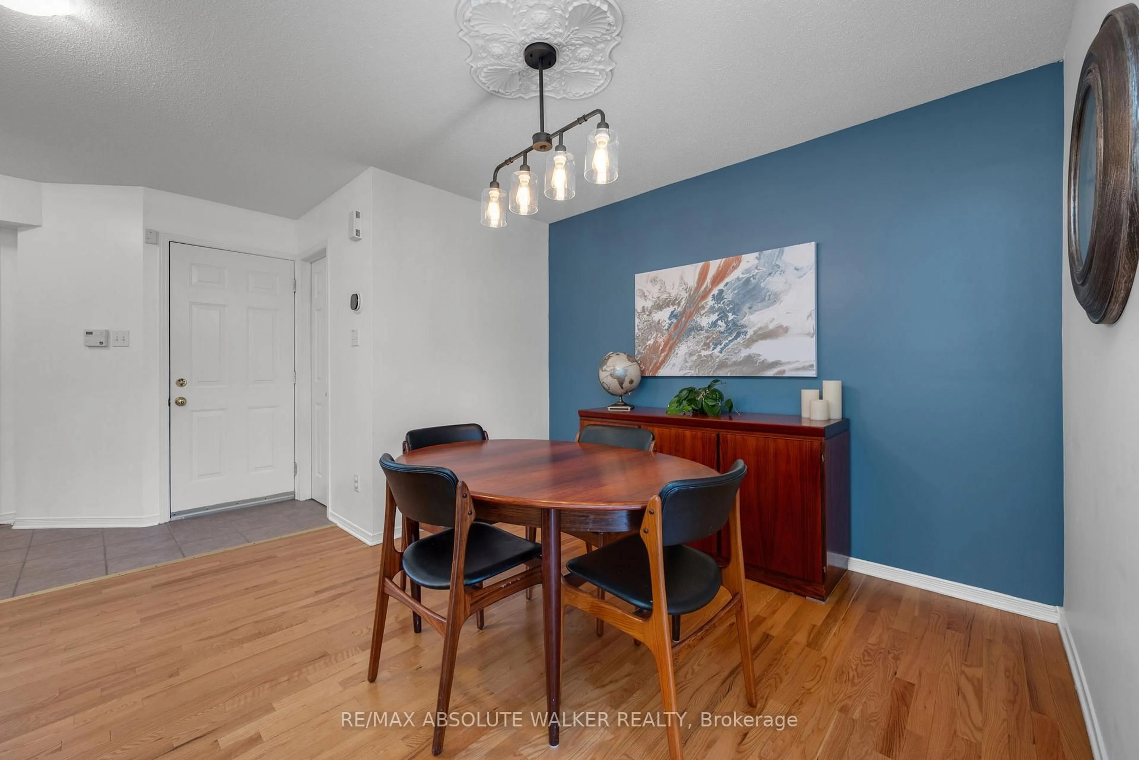 Dining room, wood/laminate floor for 31 Heartleaf Pvt. N/A, Ottawa Ontario K1T 3Z9