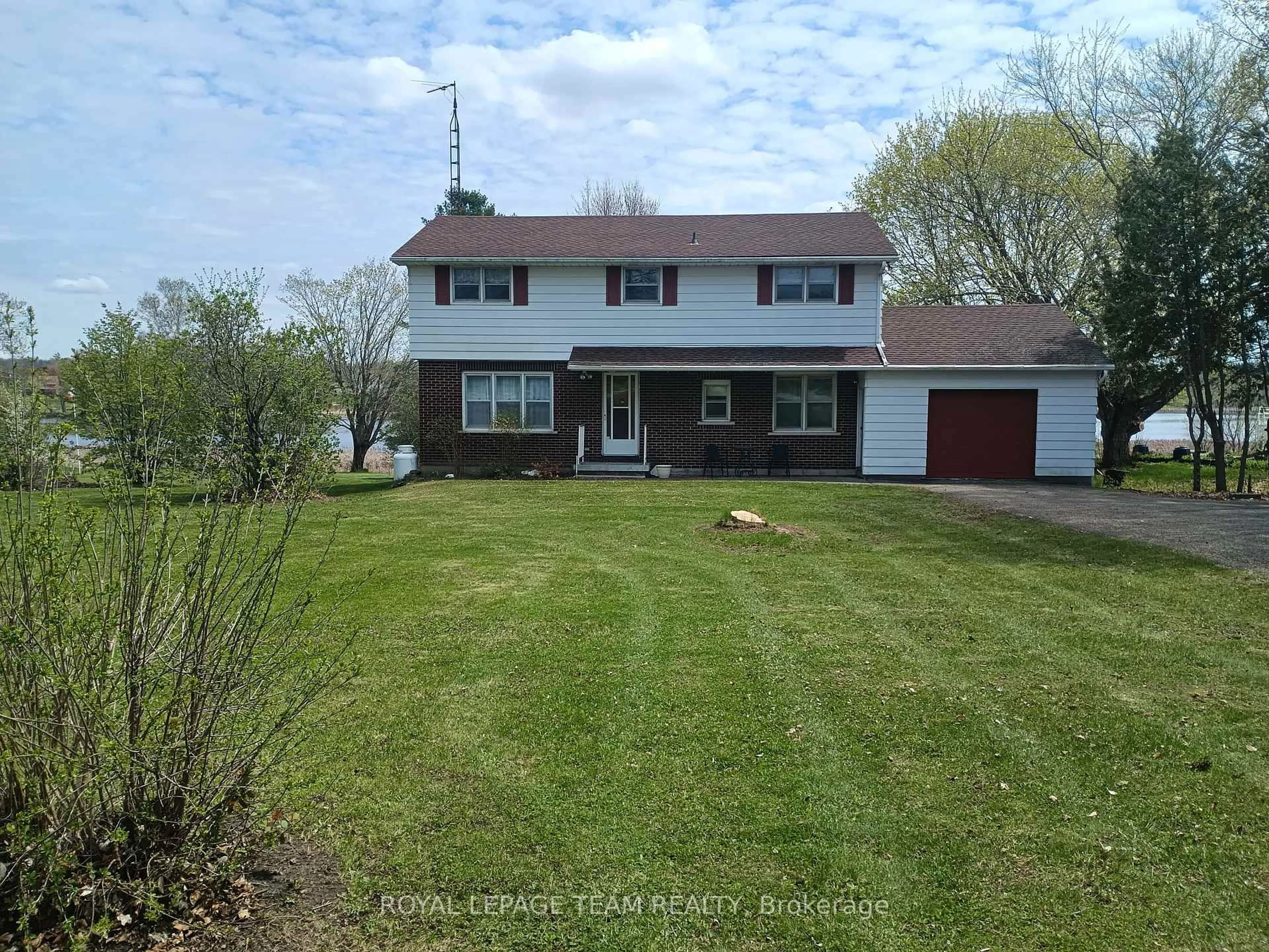 A pic from outside/outdoor area/front of a property/back of a property/a pic from drone, water/lake/river/ocean view for 999 Heritage Dr, Merrickville Ontario K0G 1N0