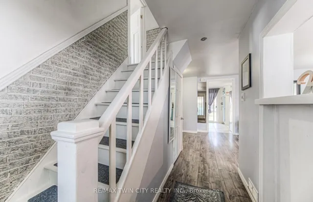 Additional property image - 87 6 Ave