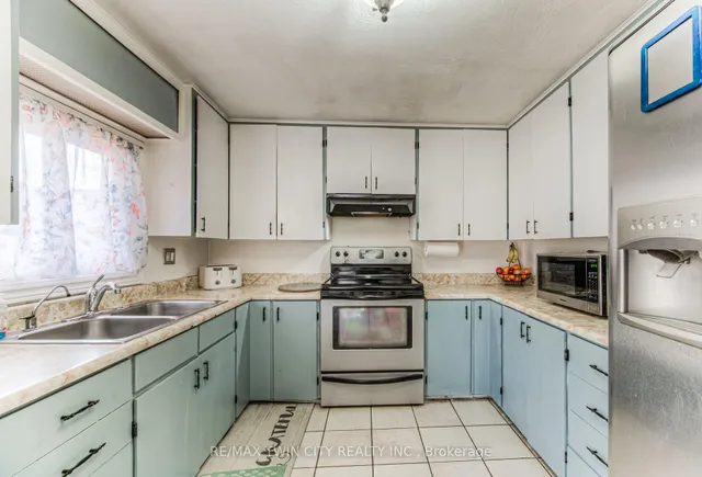 Additional property image - 87 6 Ave