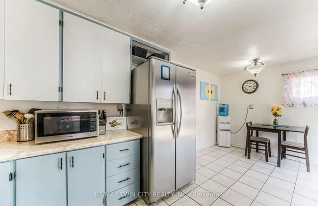 Additional property image - 87 6 Ave