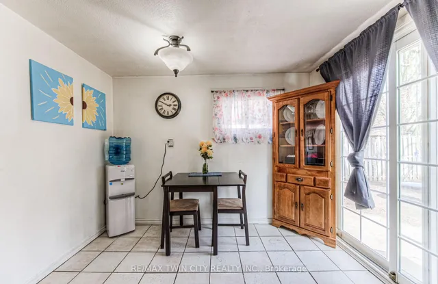 Additional property image - 87 6 Ave