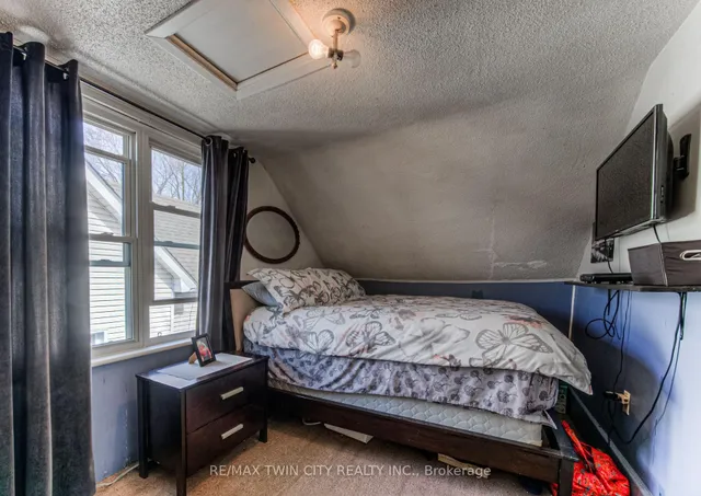 Additional property image - 87 6 Ave
