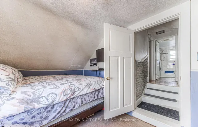 Additional property image - 87 6 Ave