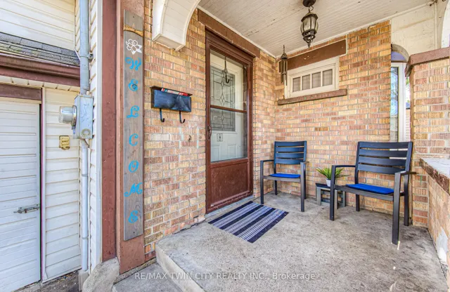 Additional property image - 87 6 Ave