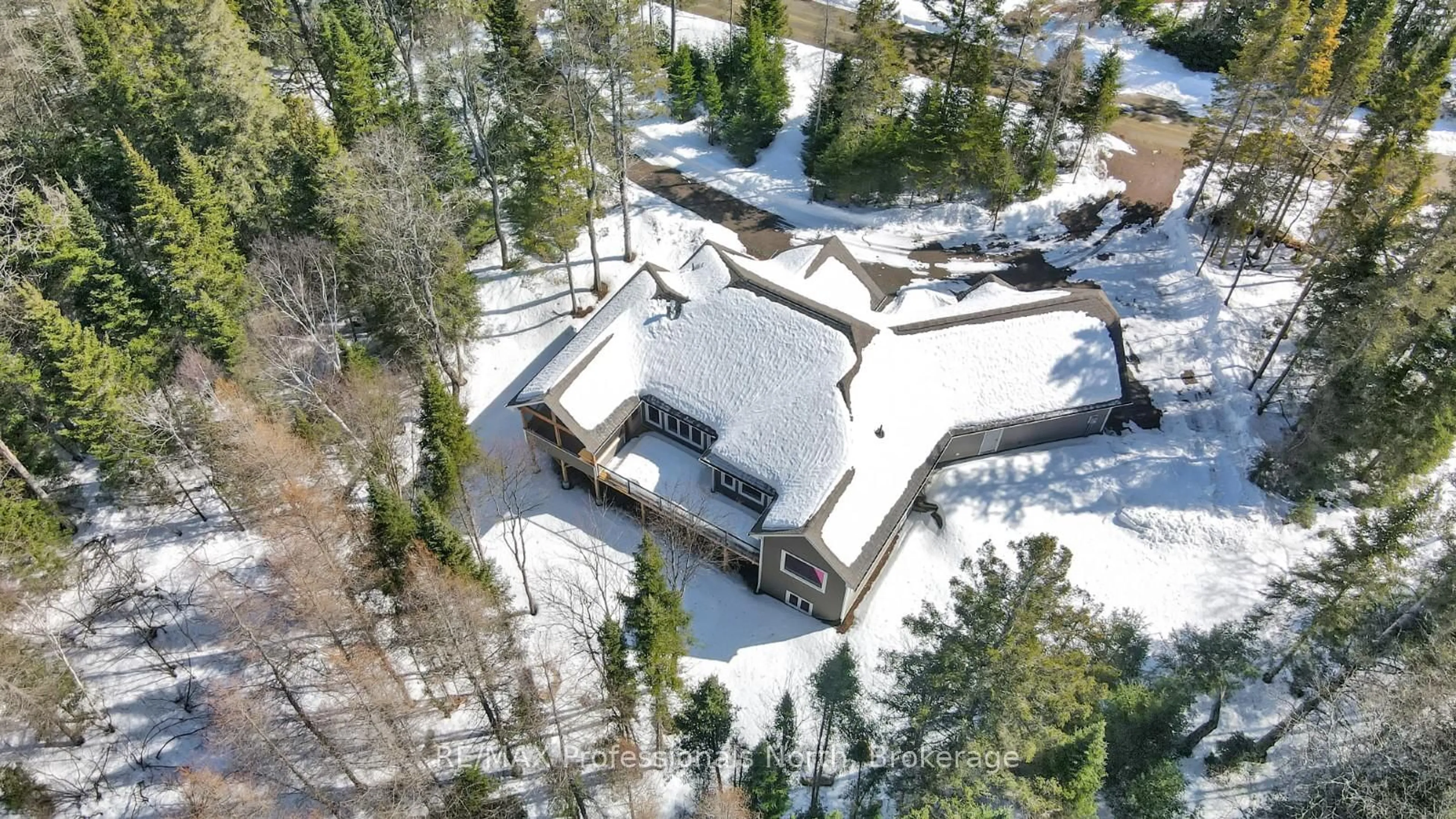 A pic from outside/outdoor area/front of a property/back of a property/a pic from drone, street for 1031 Stothart Creek Rd, Dysart et al Ontario K0M 1S0