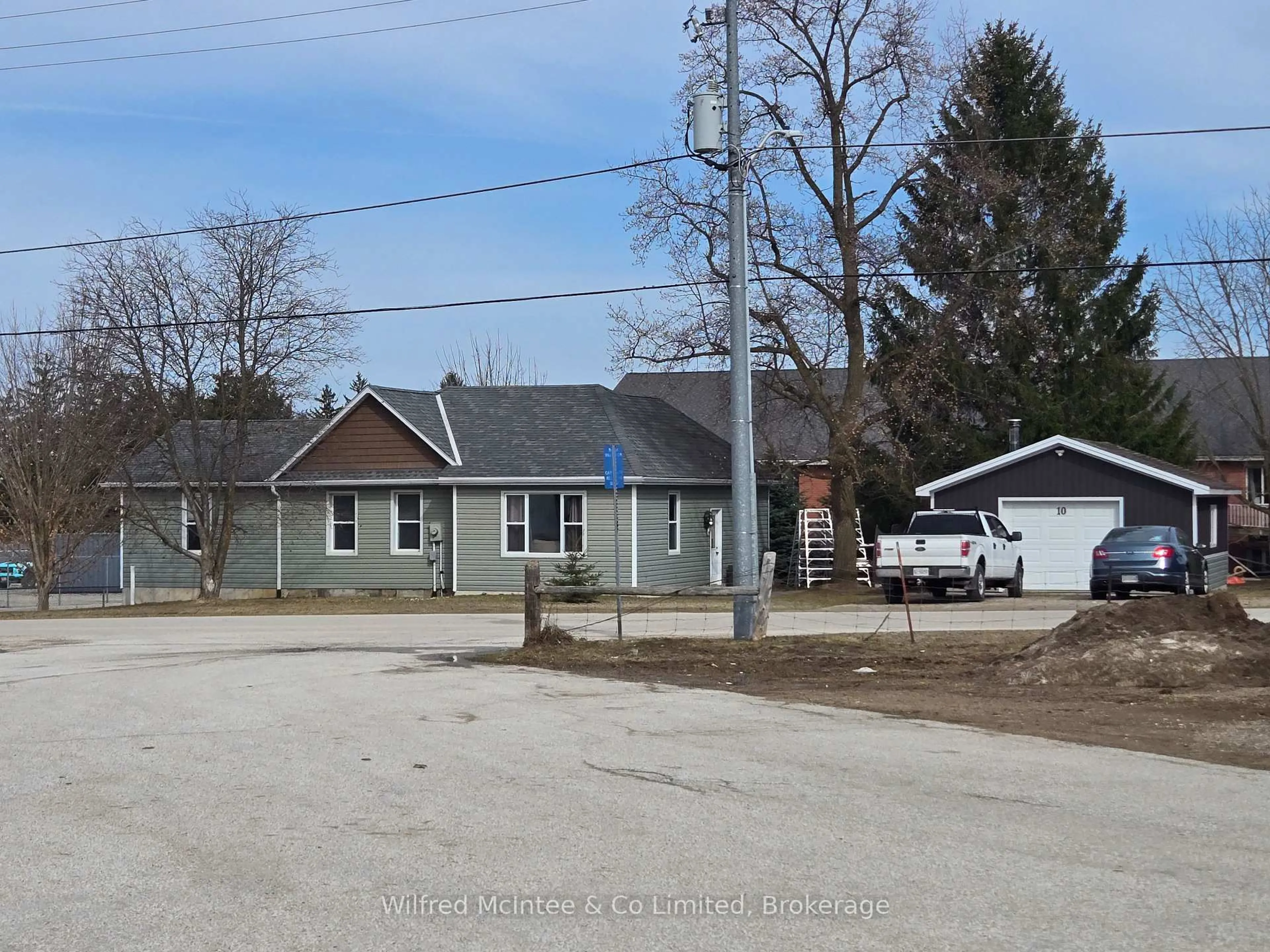 A pic from outside/outdoor area/front of a property/back of a property/a pic from drone, street for 10 Wallace St, Brockton Ontario N0G 2V0