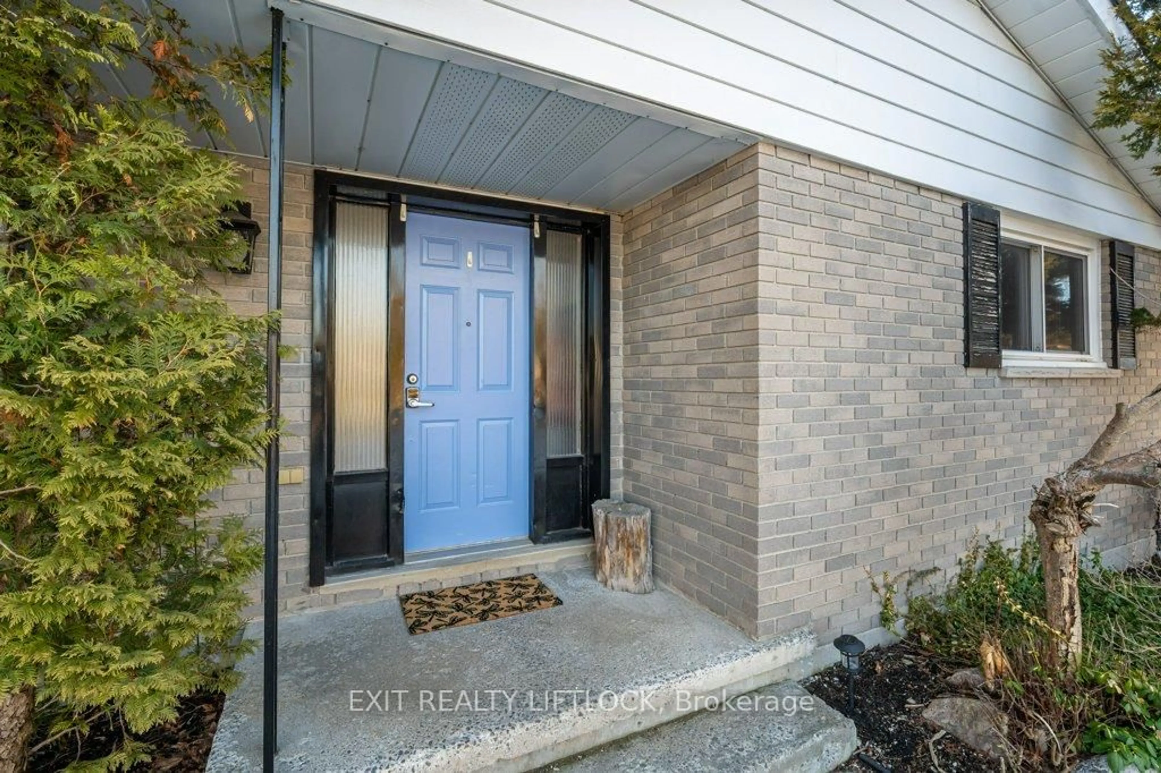 Indoor entryway for 1 Murray St, Asphodel-Norwood Ontario K0L 1V0