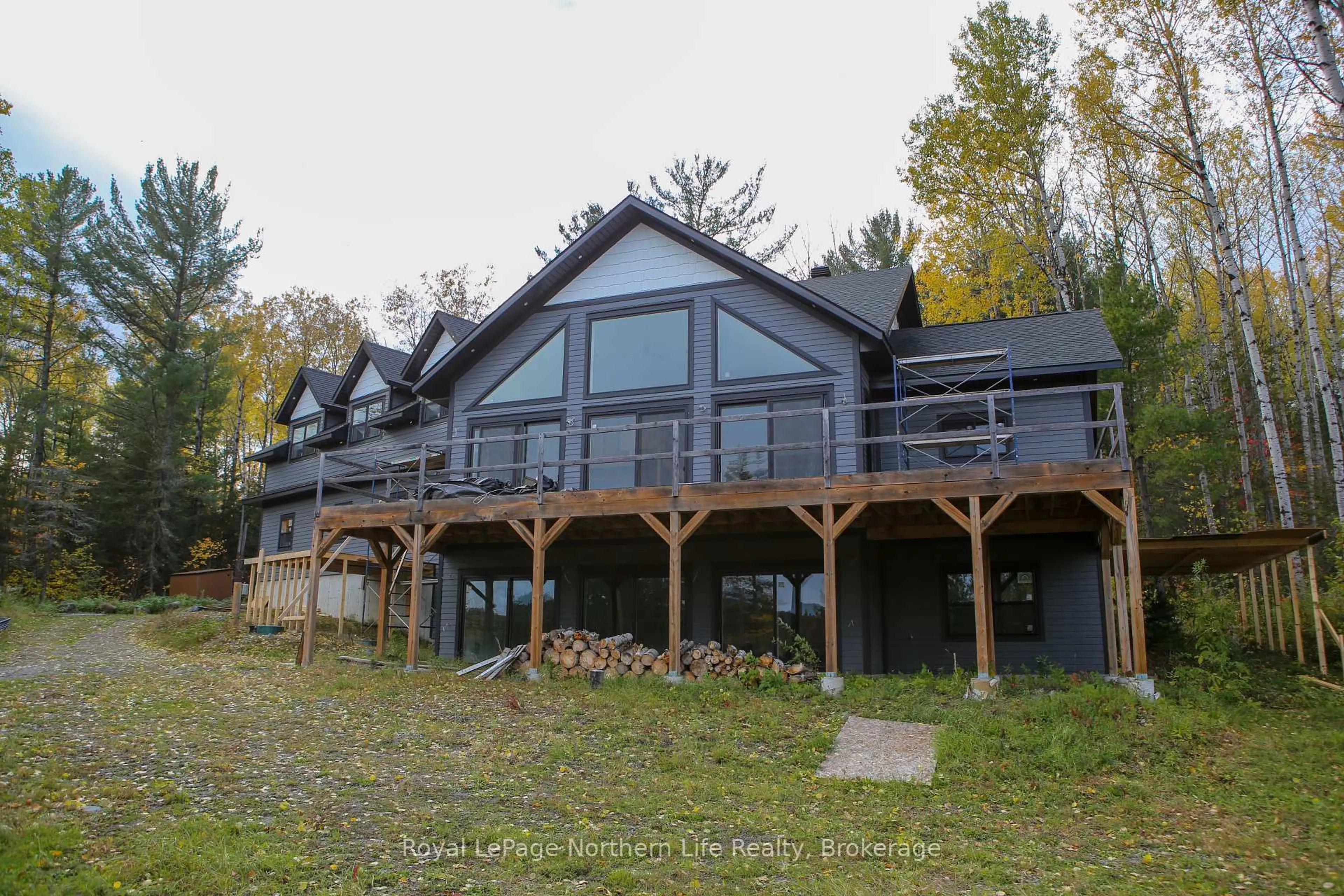 A pic from outside/outdoor area/front of a property/back of a property/a pic from drone, water/lake/river/ocean view for 429 FOX RUN Dr, Temagami Ontario P0H 2H0