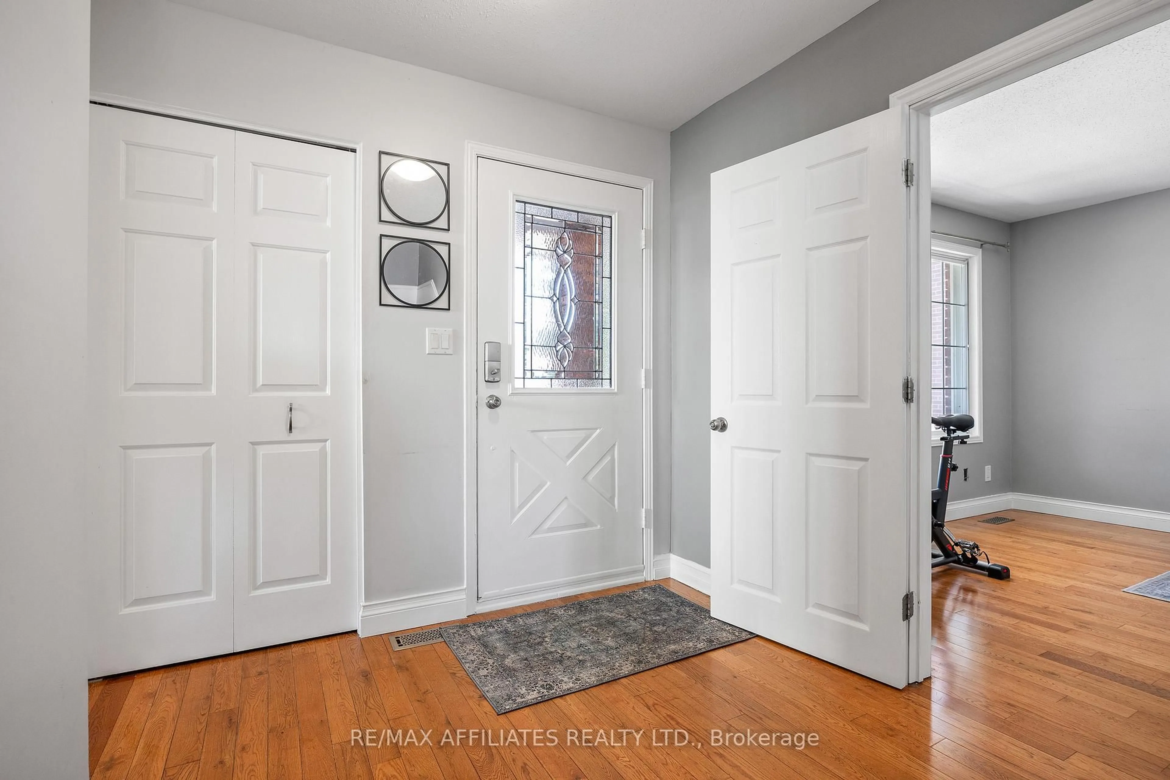 Indoor entryway for 246 Allan St, Smiths Falls Ontario K7A 5E9