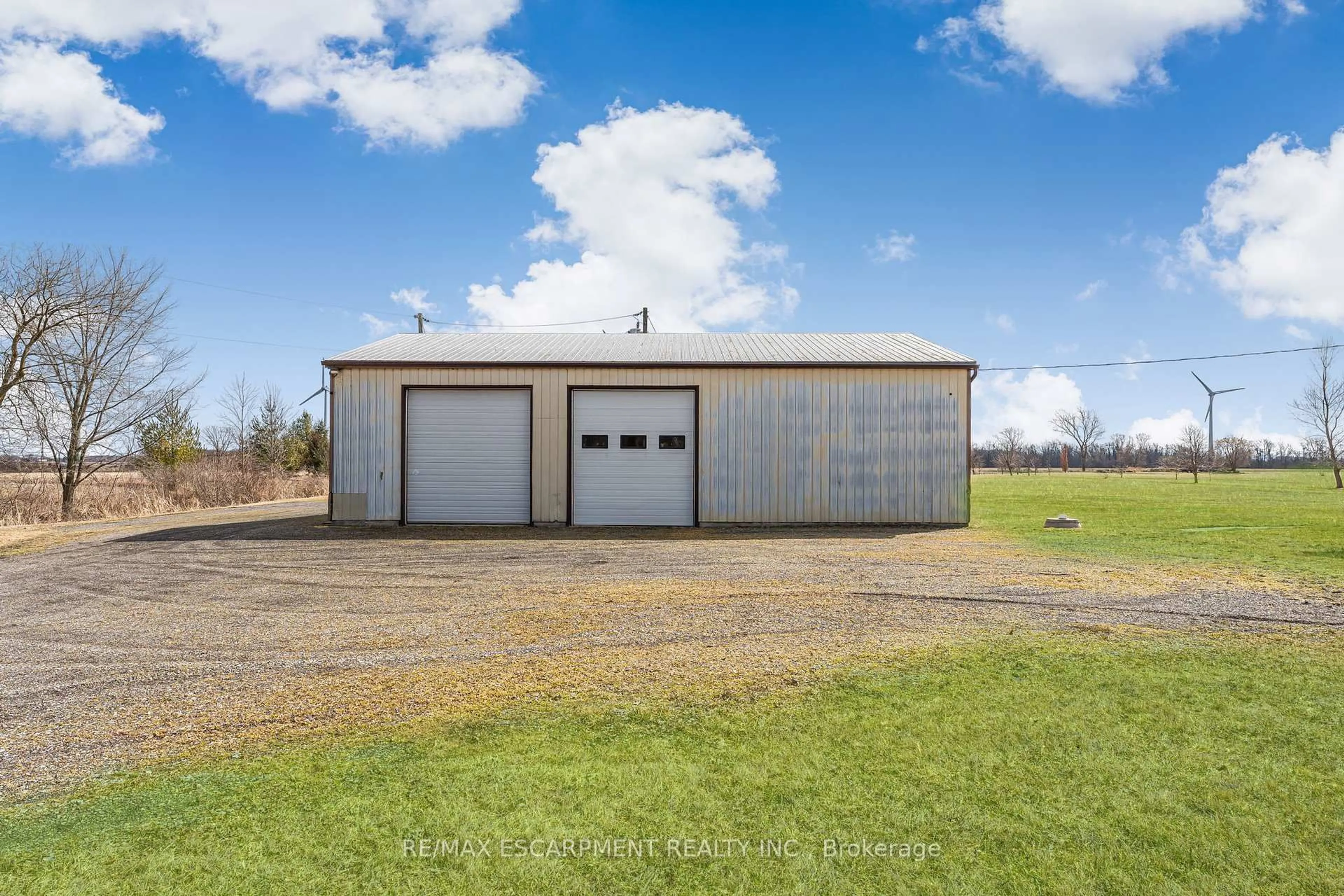 Indoor garage for 96 Gore A Rd, Haldimand Ontario N1A 2W7