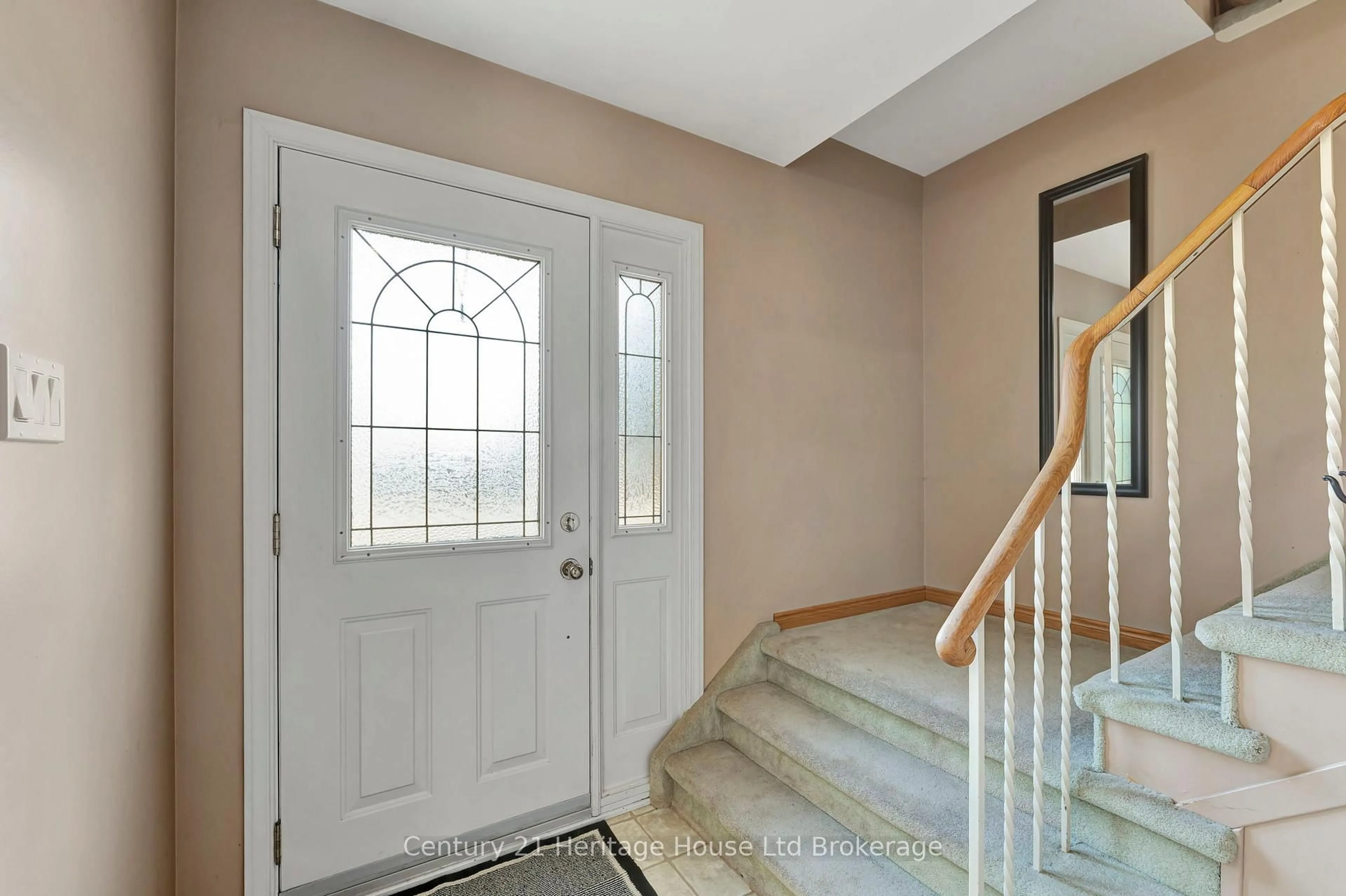 Indoor entryway for 334 Short Ave, Woodstock Ontario N4S 4B1