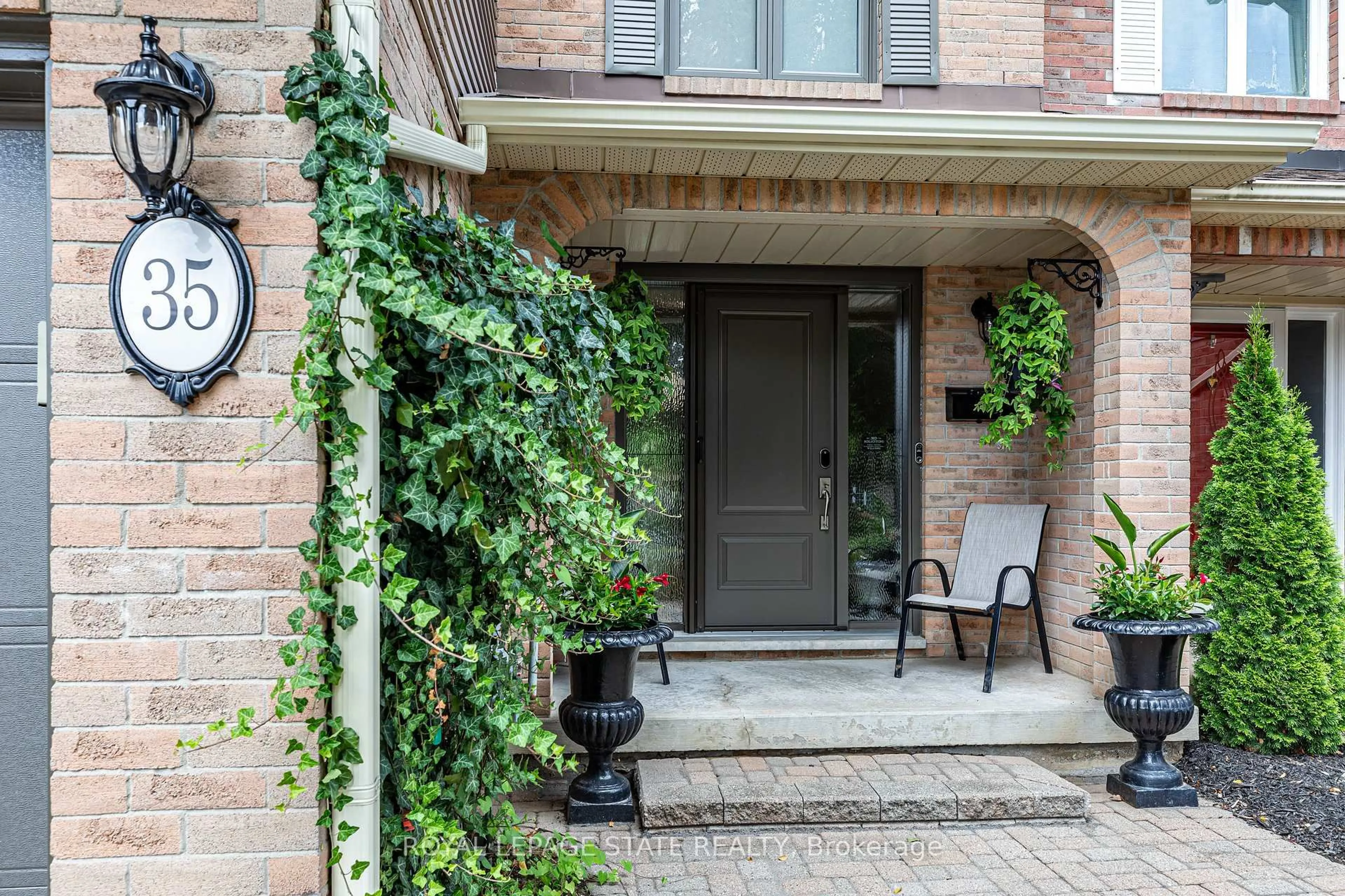 Patio, street for 35 Banbury Dr, Hamilton Ontario L9K 1H8
