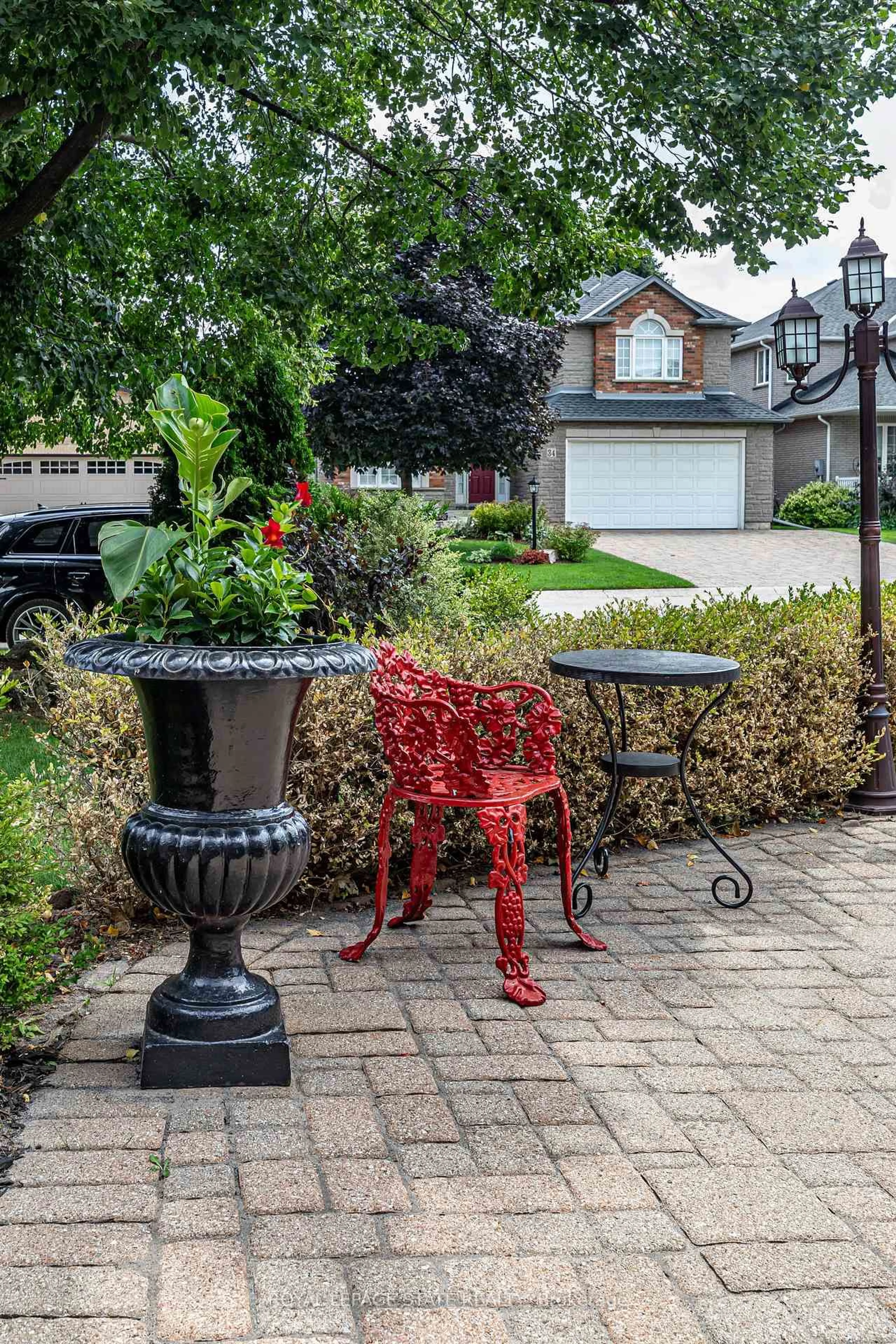 Patio, street for 35 Banbury Dr, Hamilton Ontario L9K 1H8