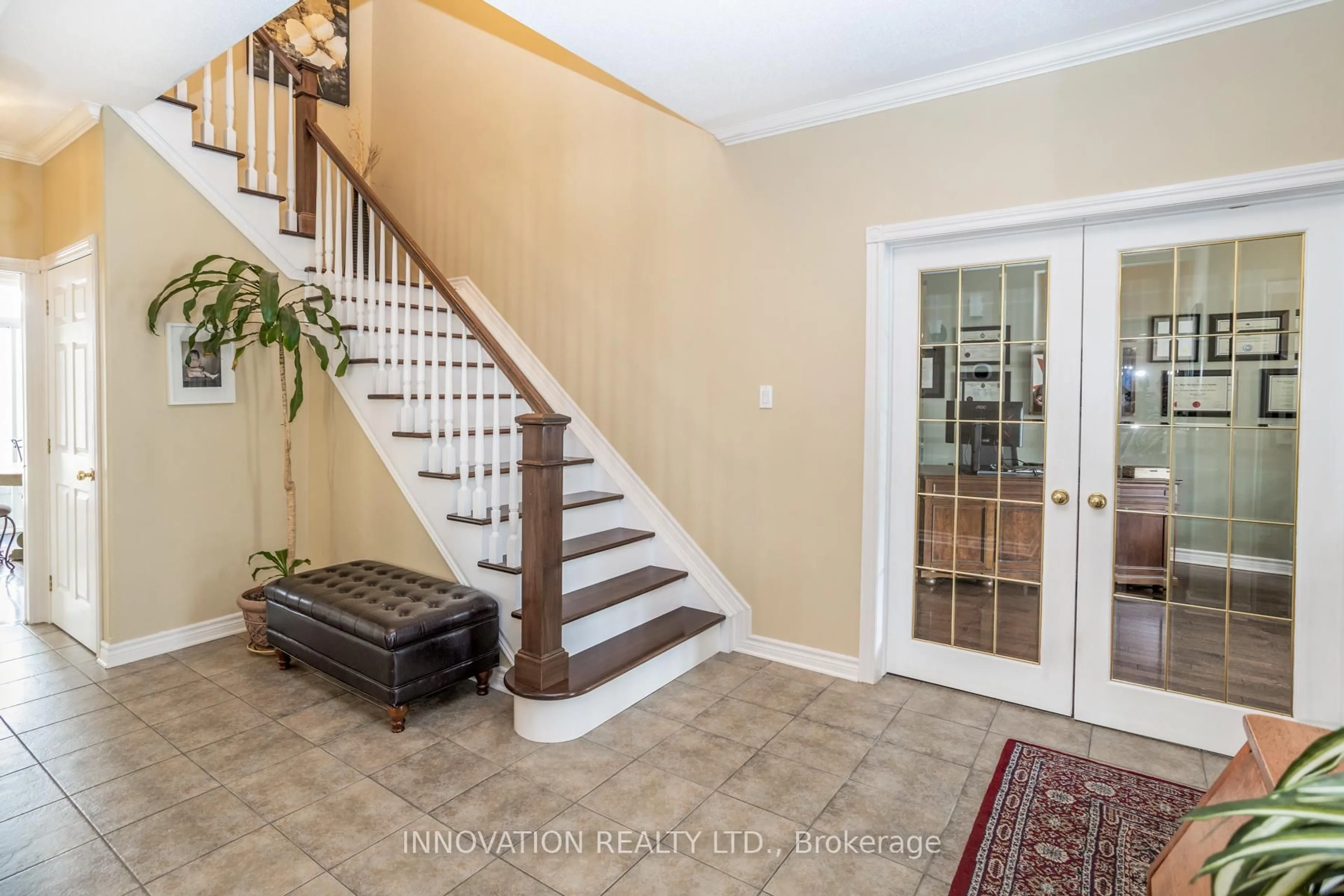 Indoor entryway for 36 La Prairie St, Russell Ontario K0A 1W0