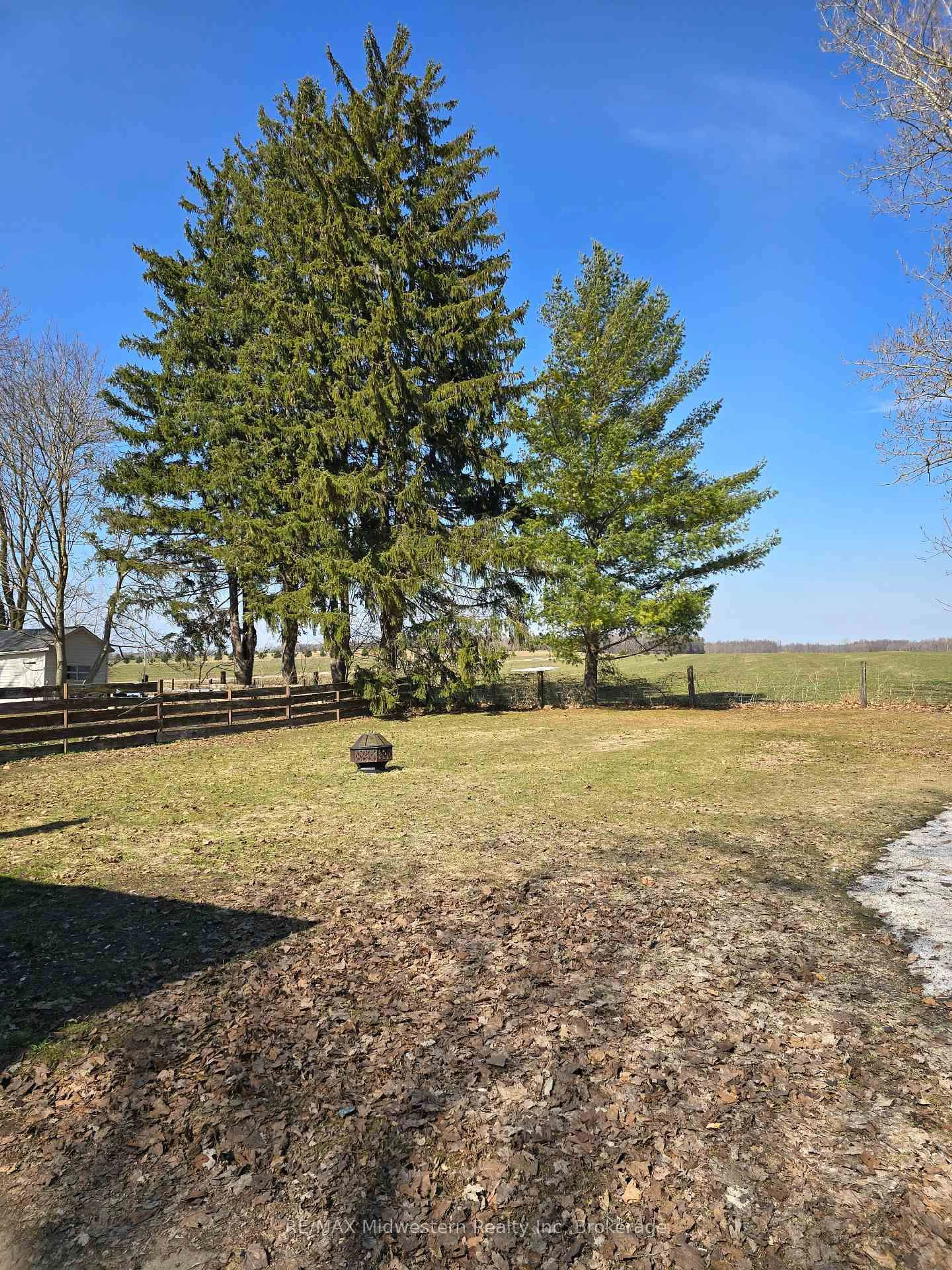 A pic from outside/outdoor area/front of a property/back of a property/a pic from drone, unknown for 44388 Brandon Rd, Huron East Ontario N0G 1T0