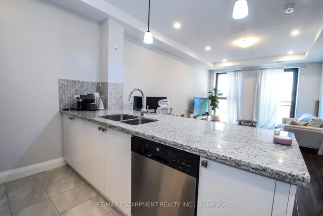 Additional property image - 118 King St Unit 520