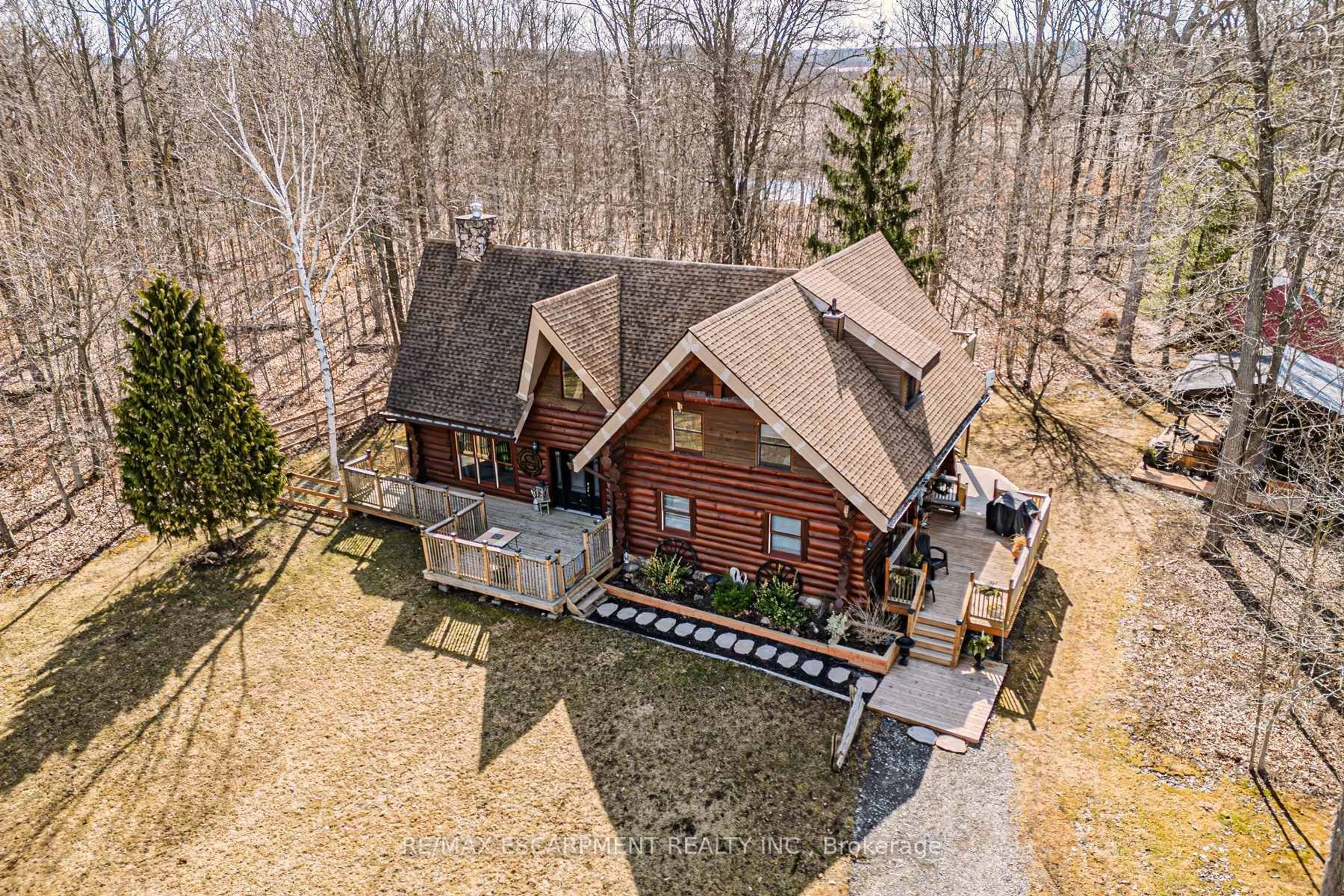 A pic from outside/outdoor area/front of a property/back of a property/a pic from drone, water/lake/river/ocean view for 524 Concession 1 Rd, Haldimand Ontario N0A 1E0