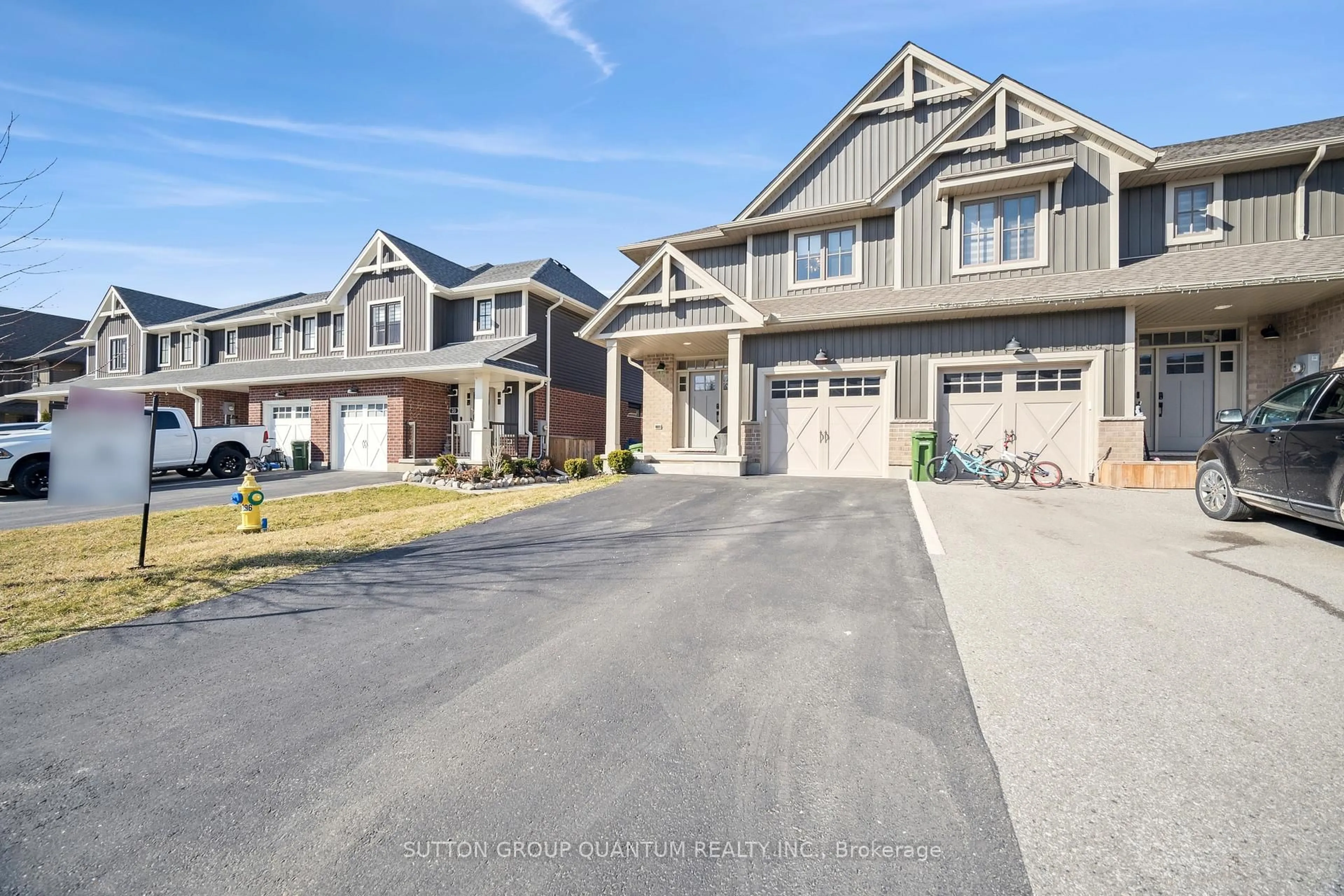 A pic from outside/outdoor area/front of a property/back of a property/a pic from drone, street for 37 Charter Creek Crt, St. Thomas Ontario N5R 0L2