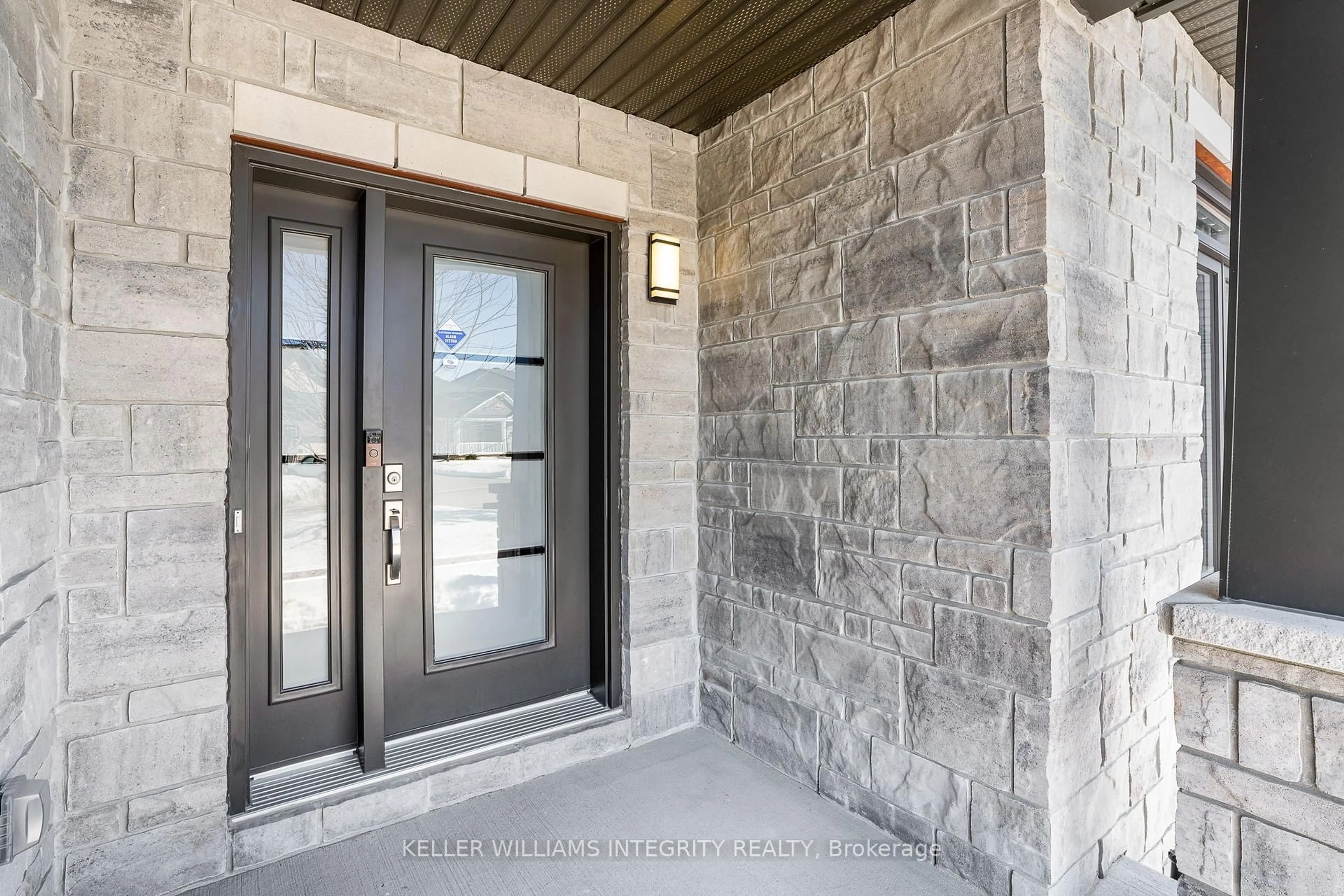 Indoor entryway for 42 Granite St, Clarence-Rockland Ontario K4K 0H8