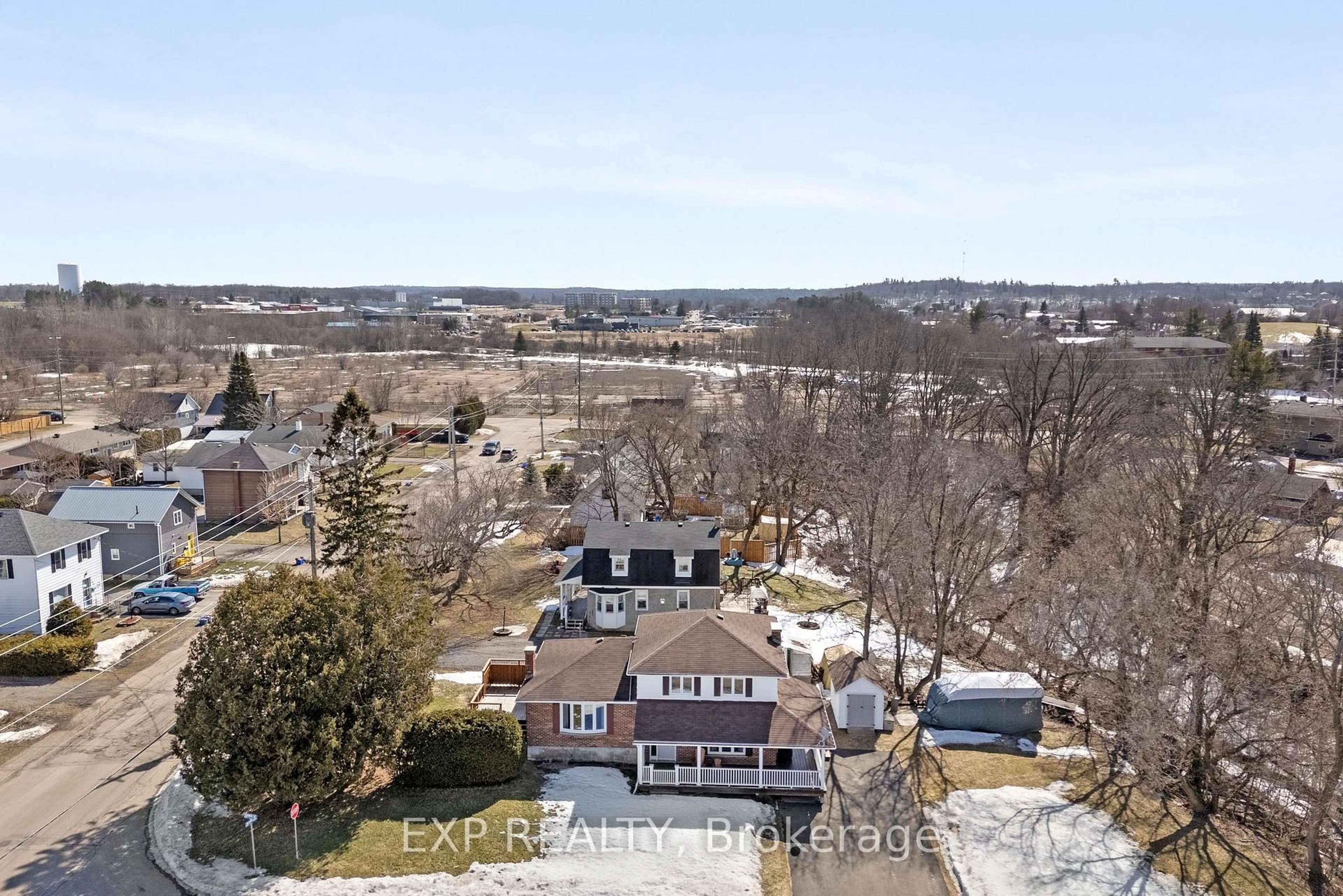 A pic from outside/outdoor area/front of a property/back of a property/a pic from drone, unknown for 320 Francis St, Renfrew Ontario K7V 4L7