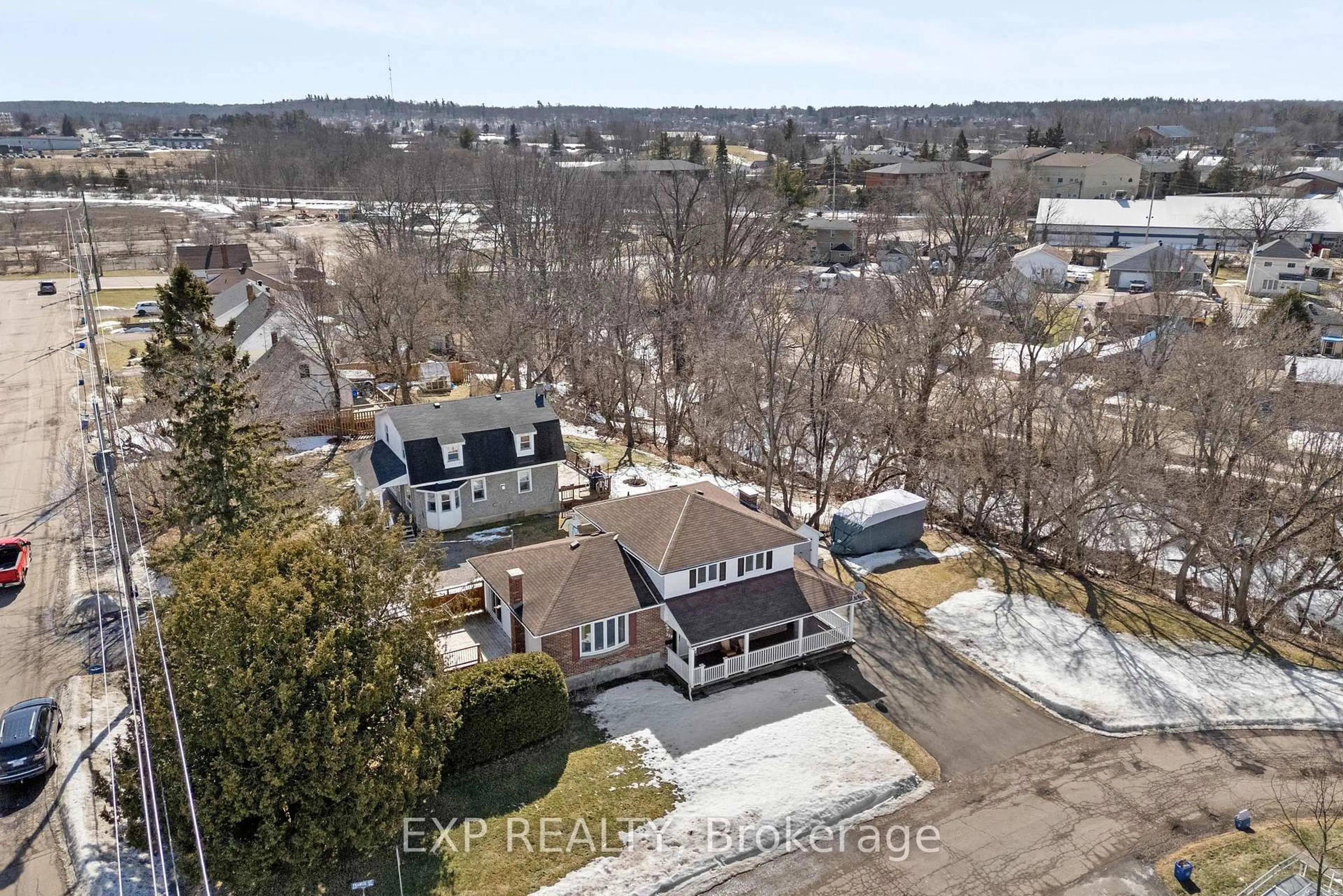 A pic from outside/outdoor area/front of a property/back of a property/a pic from drone, unknown for 320 Francis St, Renfrew Ontario K7V 4L7